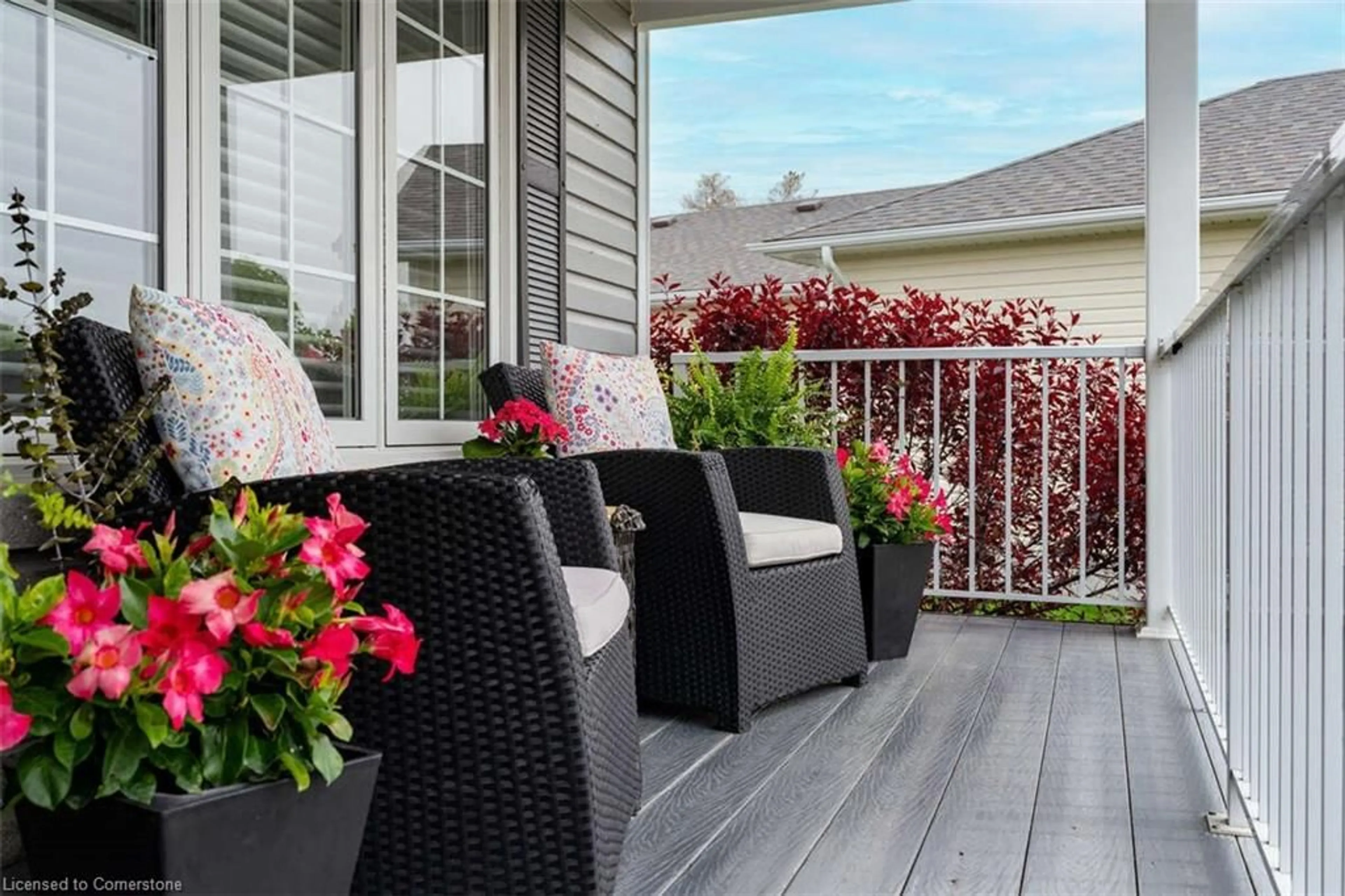 Patio, street for 114 New York Ave, Wasaga Beach Ontario L9Z 3A8