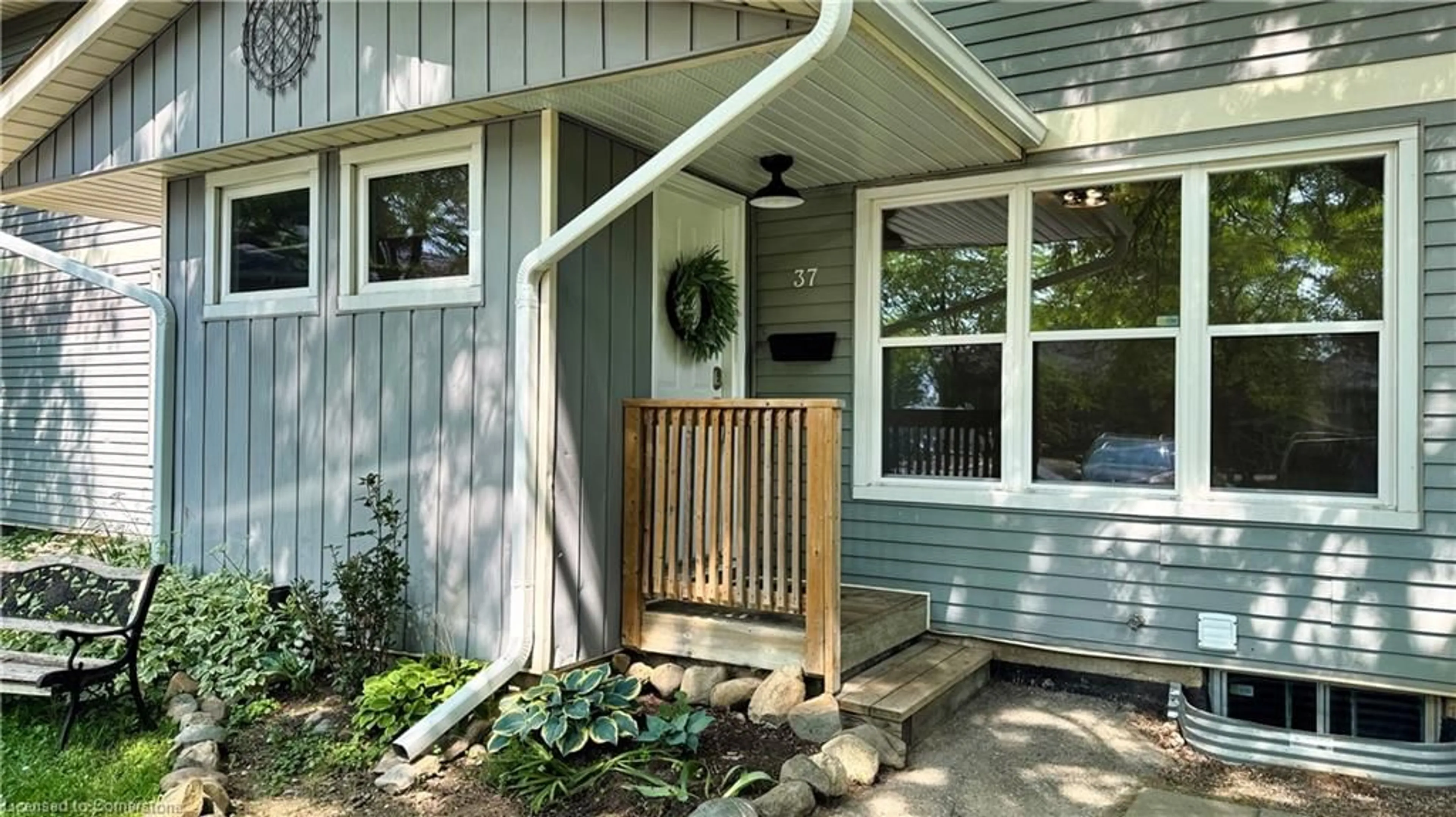 Indoor entryway for 37 St. Charles Pl, Clinton Ontario N0M 1L0