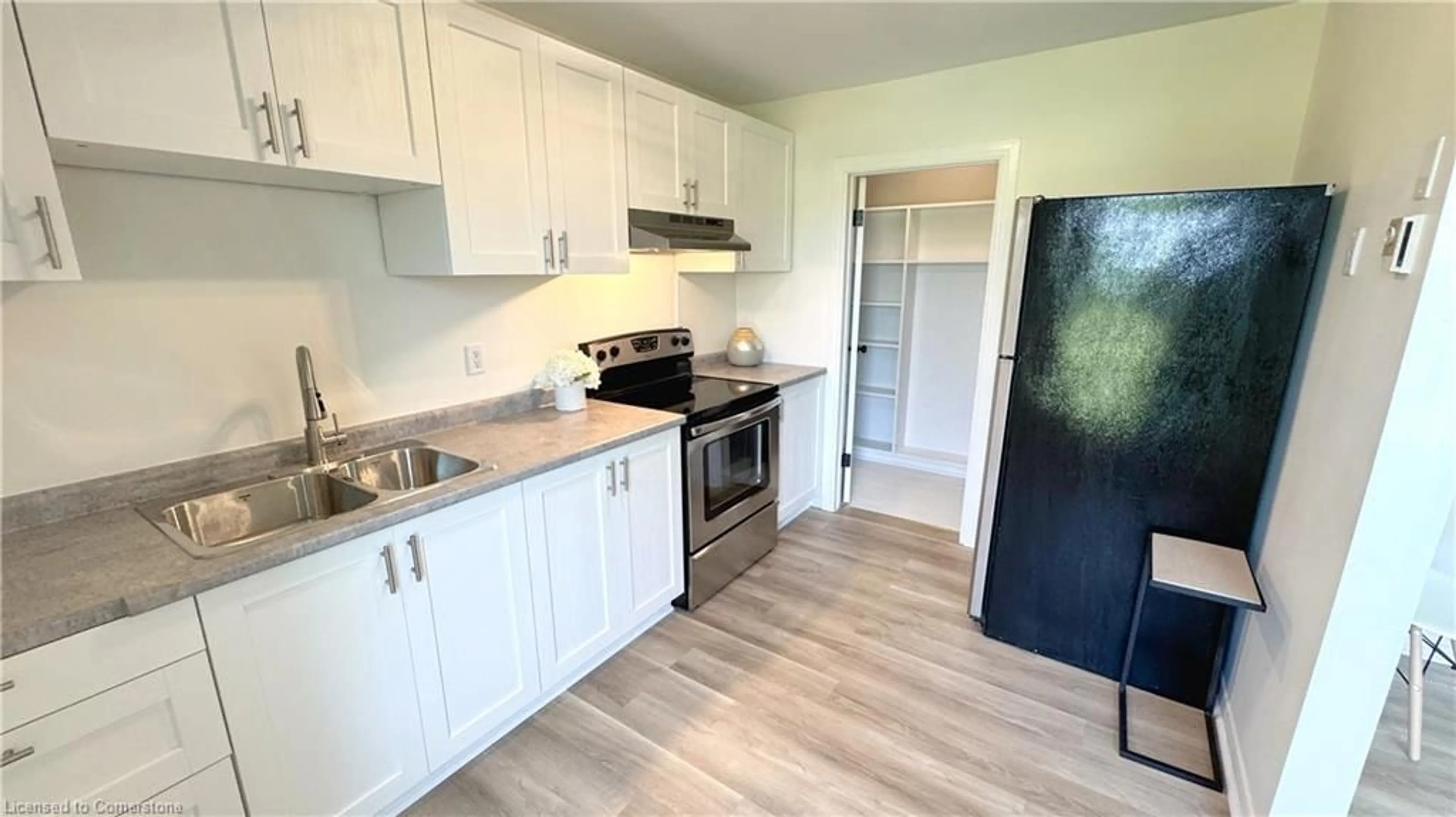 Standard kitchen, wood/laminate floor for 37 St. Charles Pl, Clinton Ontario N0M 1L0