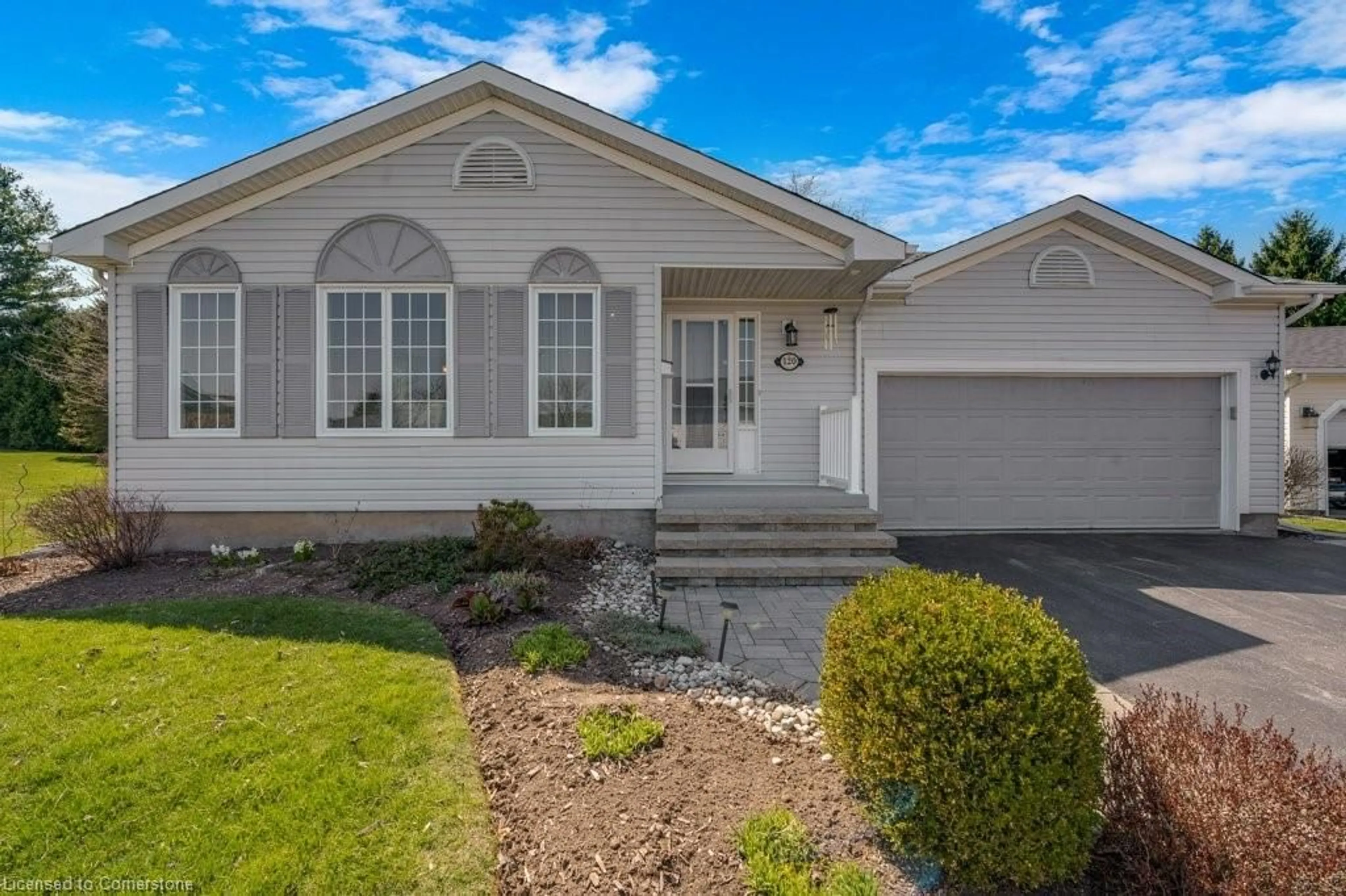 Home with vinyl exterior material, street for 120 Kilroot Pl, Freelton Ontario L8B 1A5