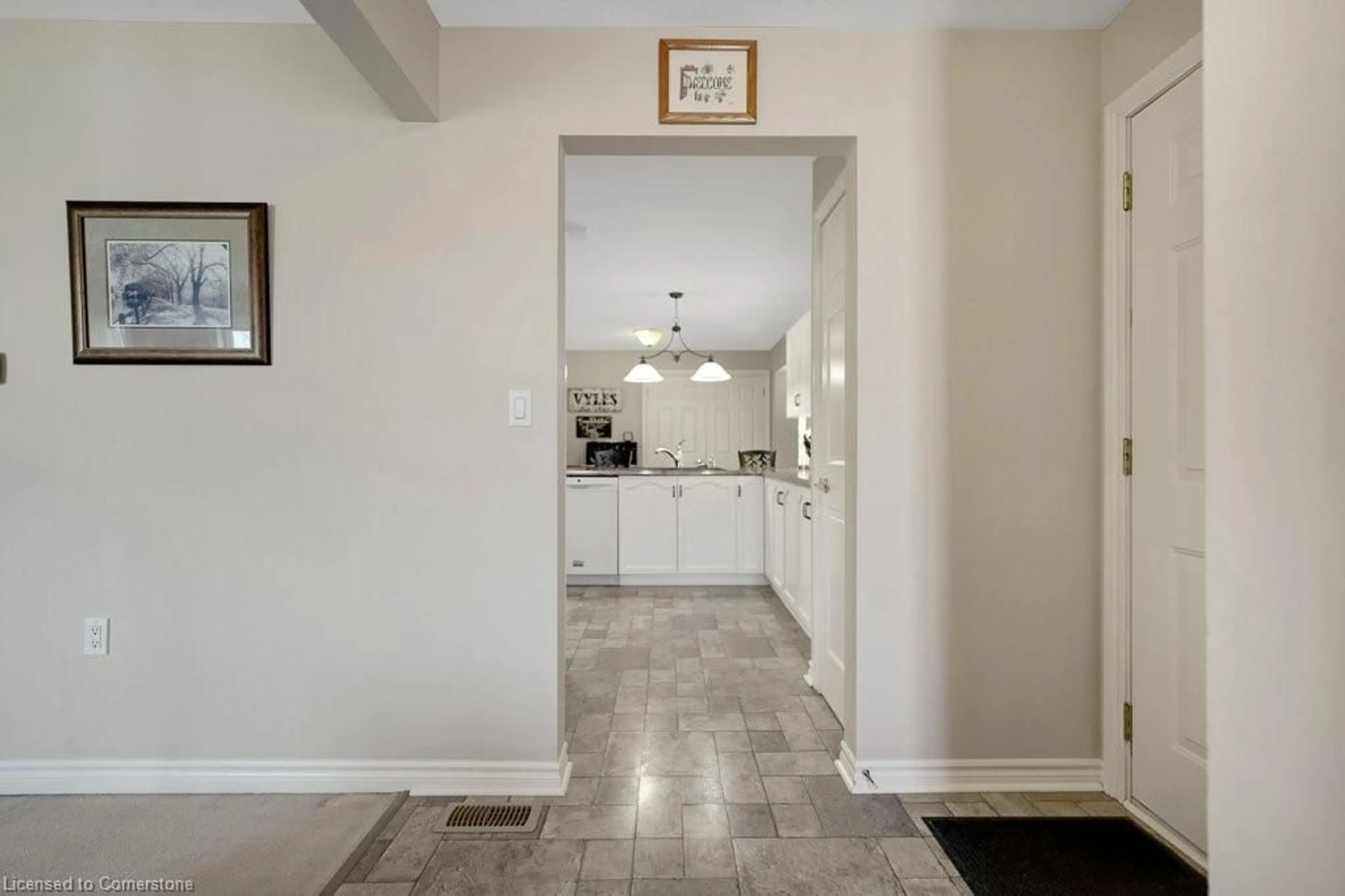 Indoor entryway for 120 Kilroot Pl, Freelton Ontario L8B 1A5