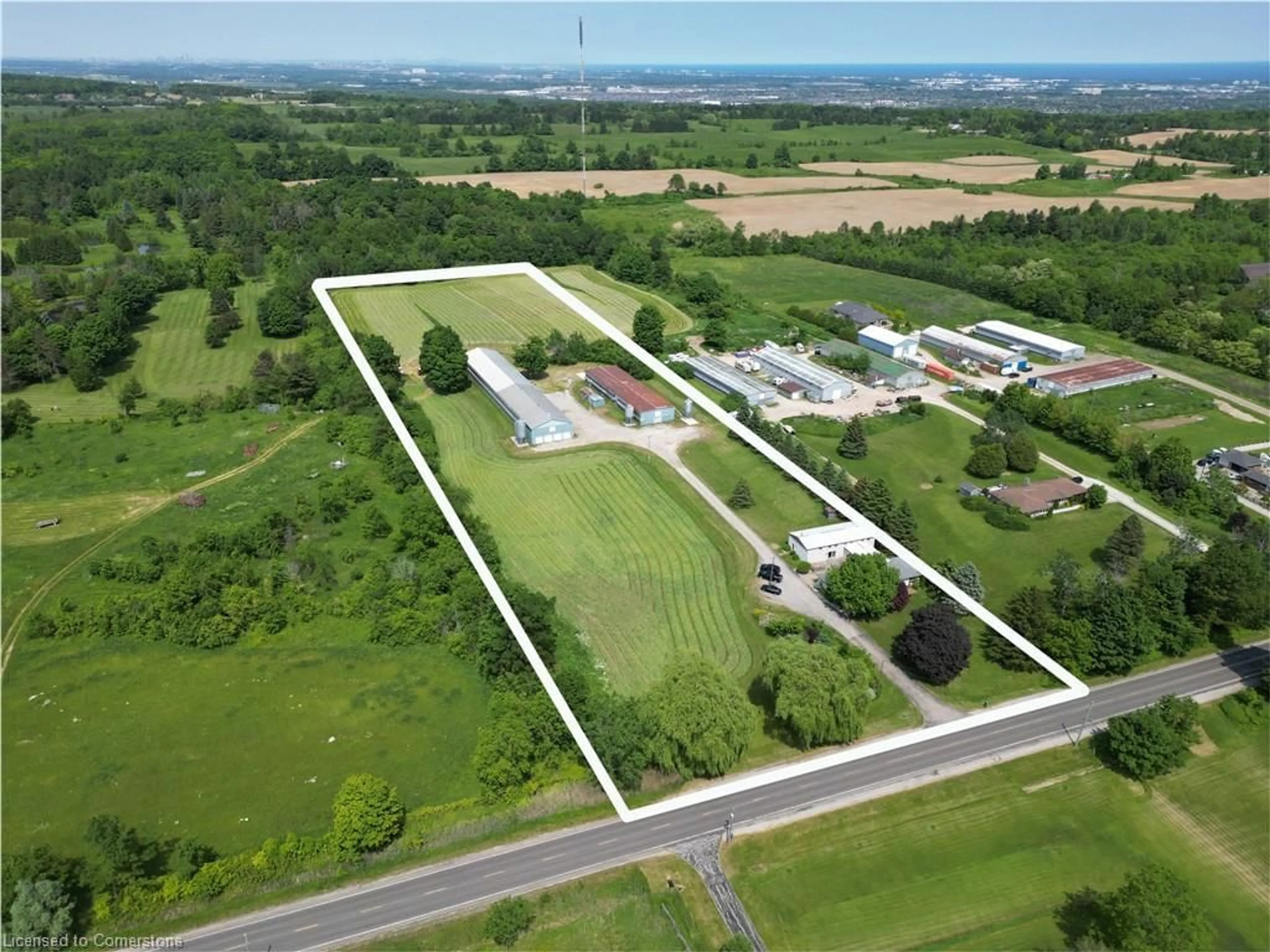 A pic from outside/outdoor area/front of a property/back of a property/a pic from drone, building for 4245 Cedar Springs Rd, Burlington Ontario L7R 3X4