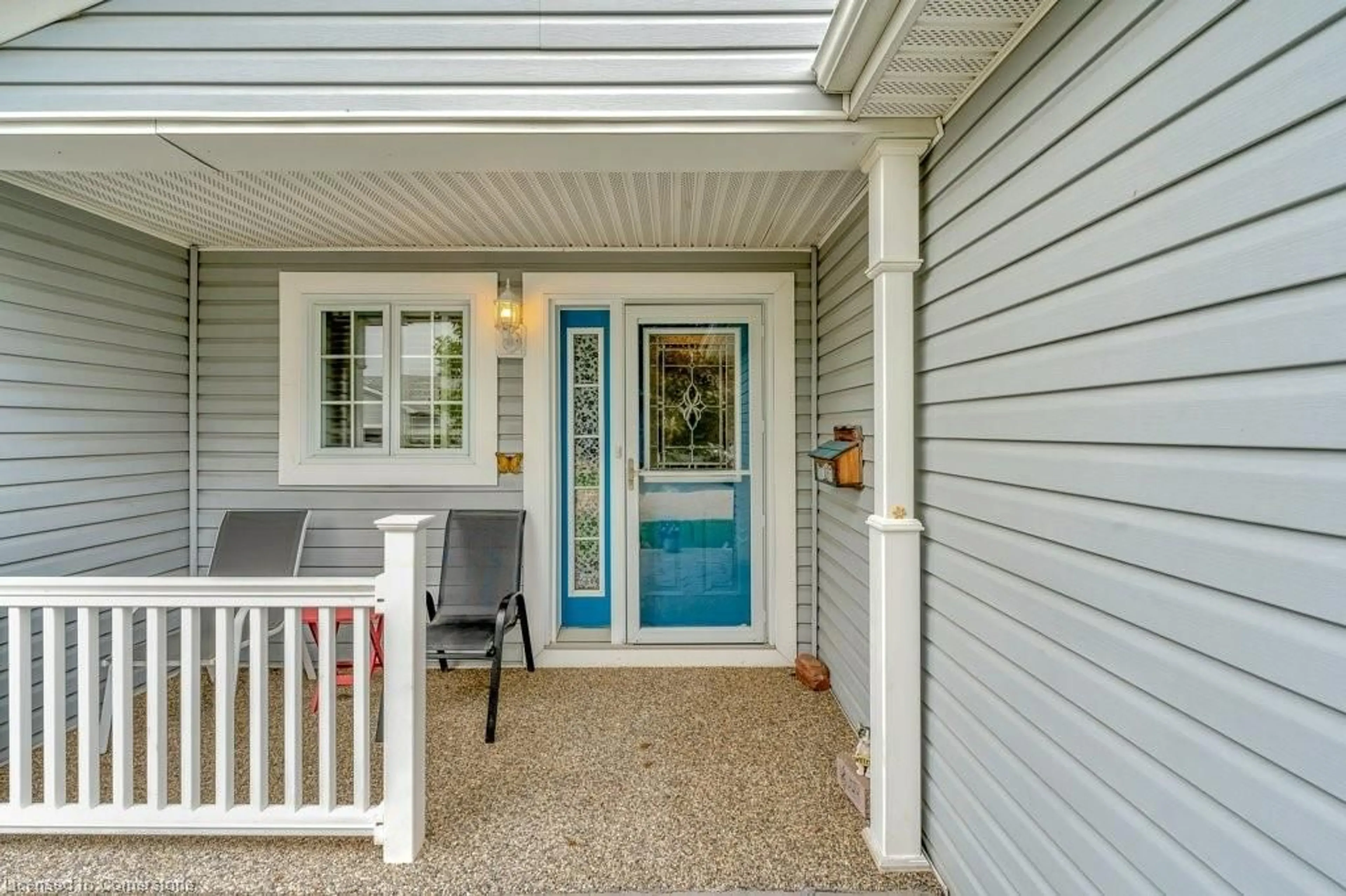 Indoor entryway for 103 Kells Lane, Freelton Ontario L8B 1A5