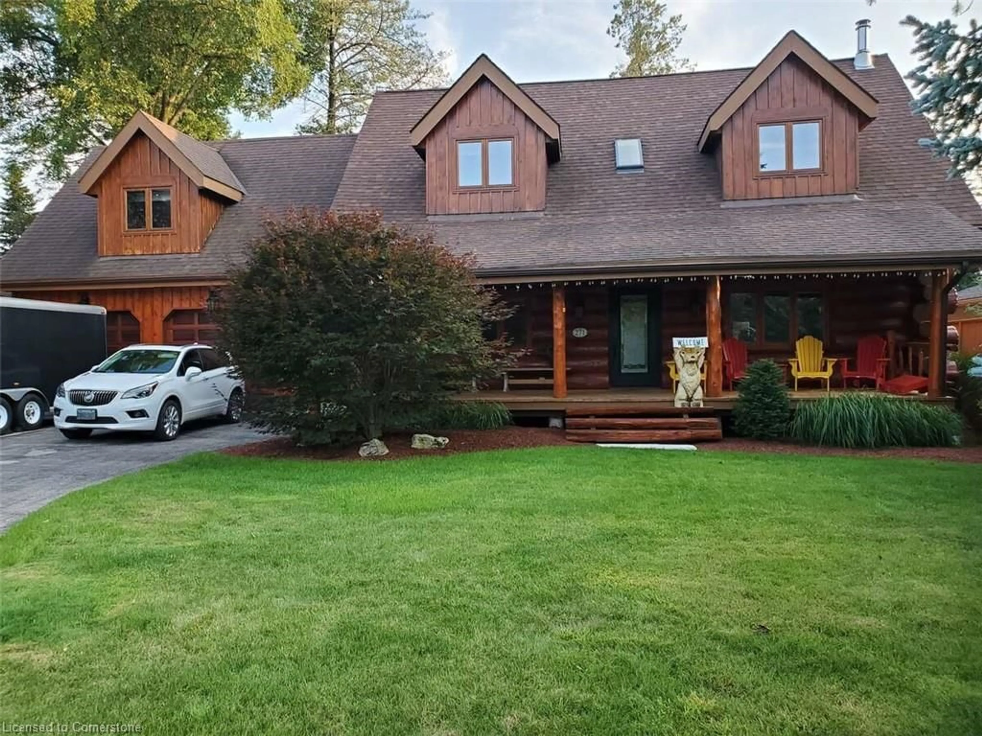 A pic from outside/outdoor area/front of a property/back of a property/a pic from drone, street for 271 Bay St, Southampton Ontario N0H 2L0
