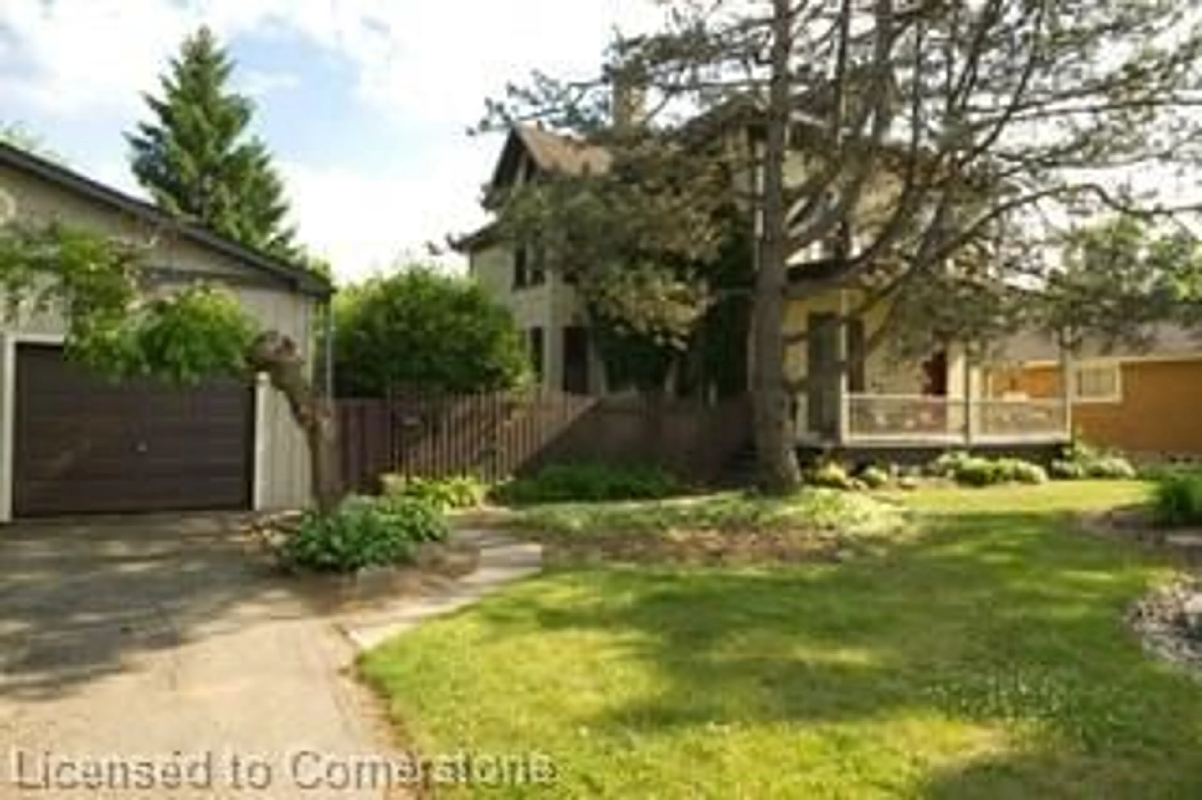 A pic from outside/outdoor area/front of a property/back of a property/a pic from drone, street for 86 Henderson St, Cambridge Ontario N3C 2G1