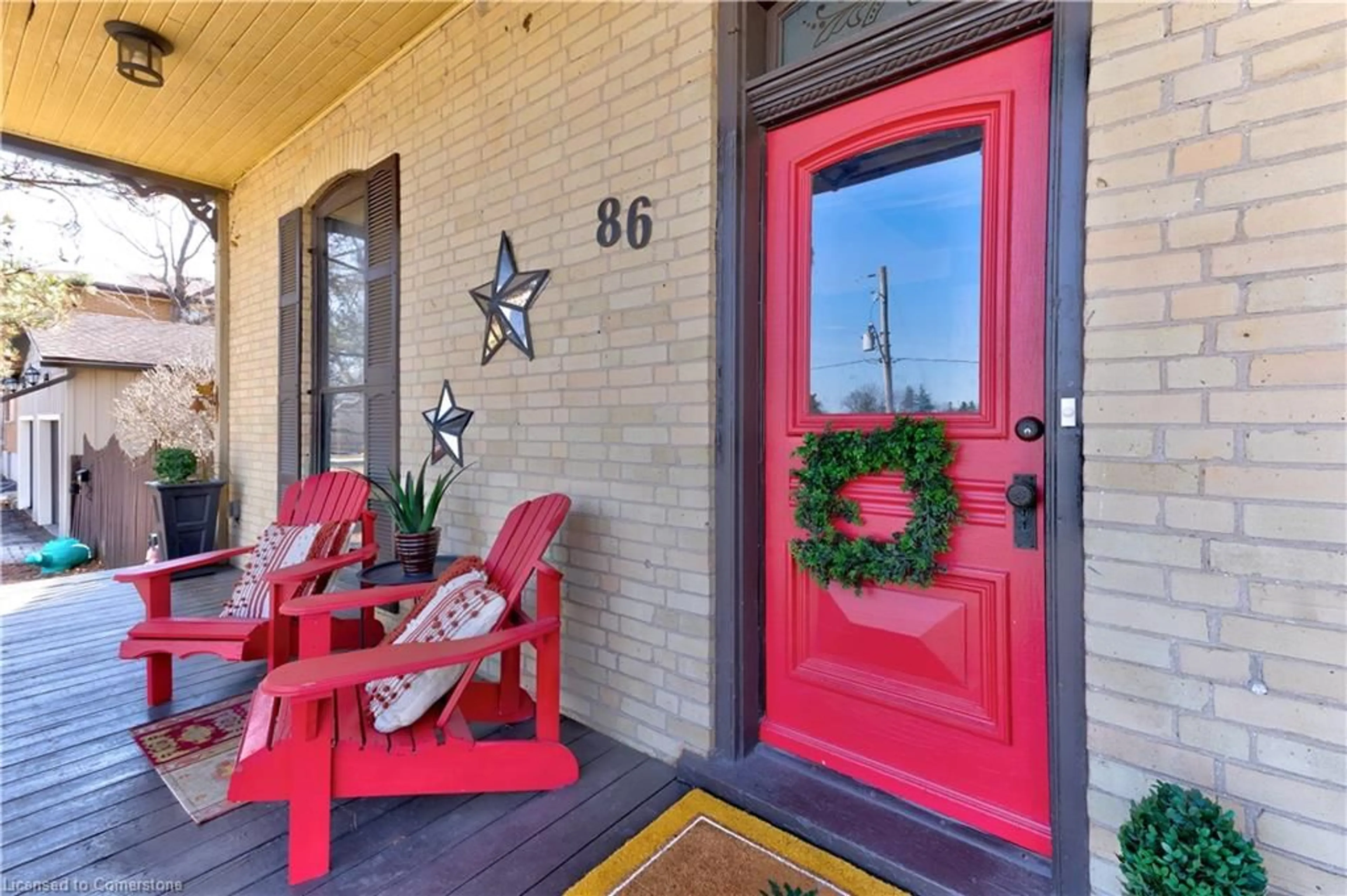Indoor entryway for 86 Henderson St, Cambridge Ontario N3C 2G1