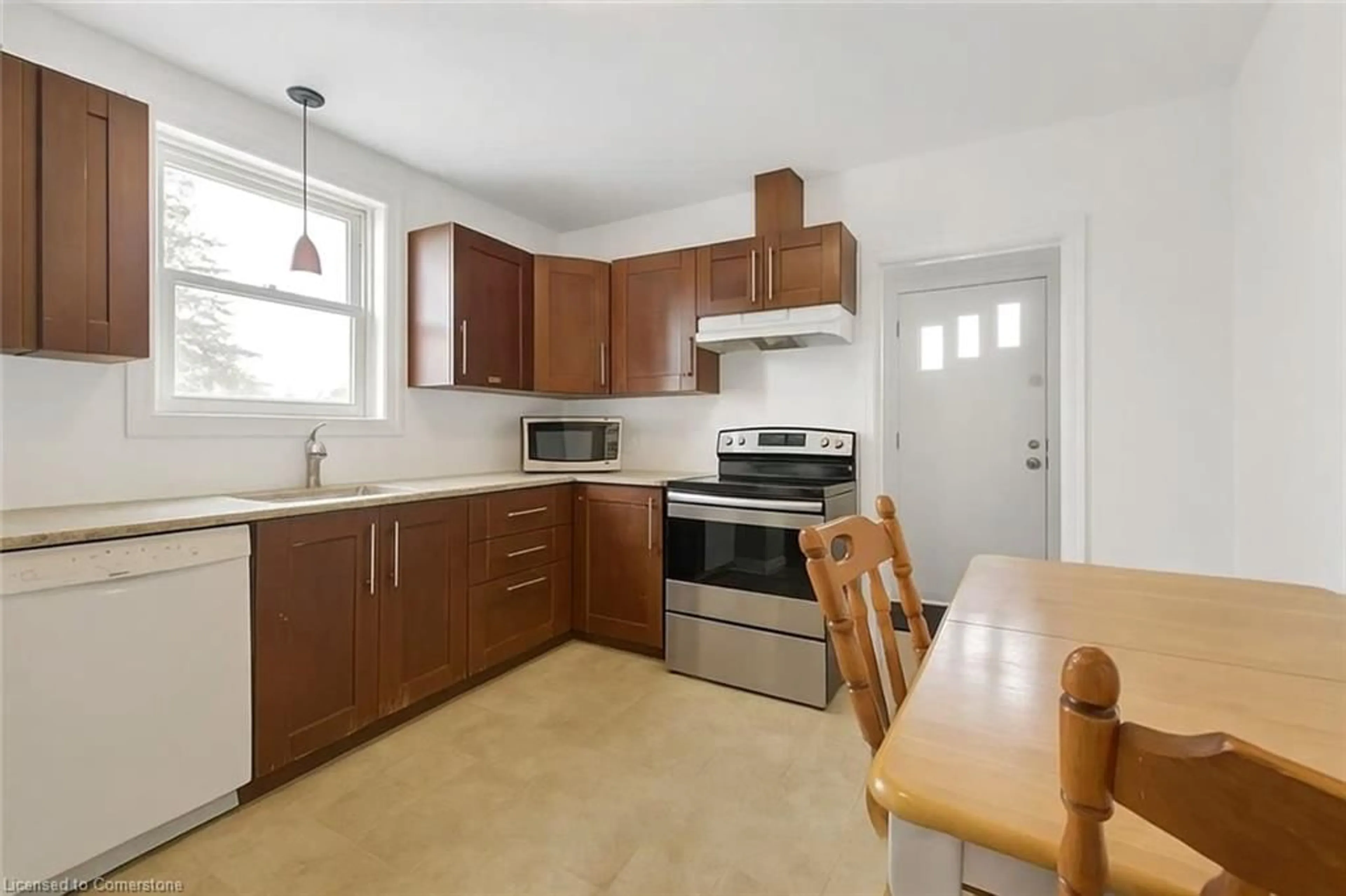 Standard kitchen, unknown for 17 West 3rd St, Hamilton Ontario L9C 3J5