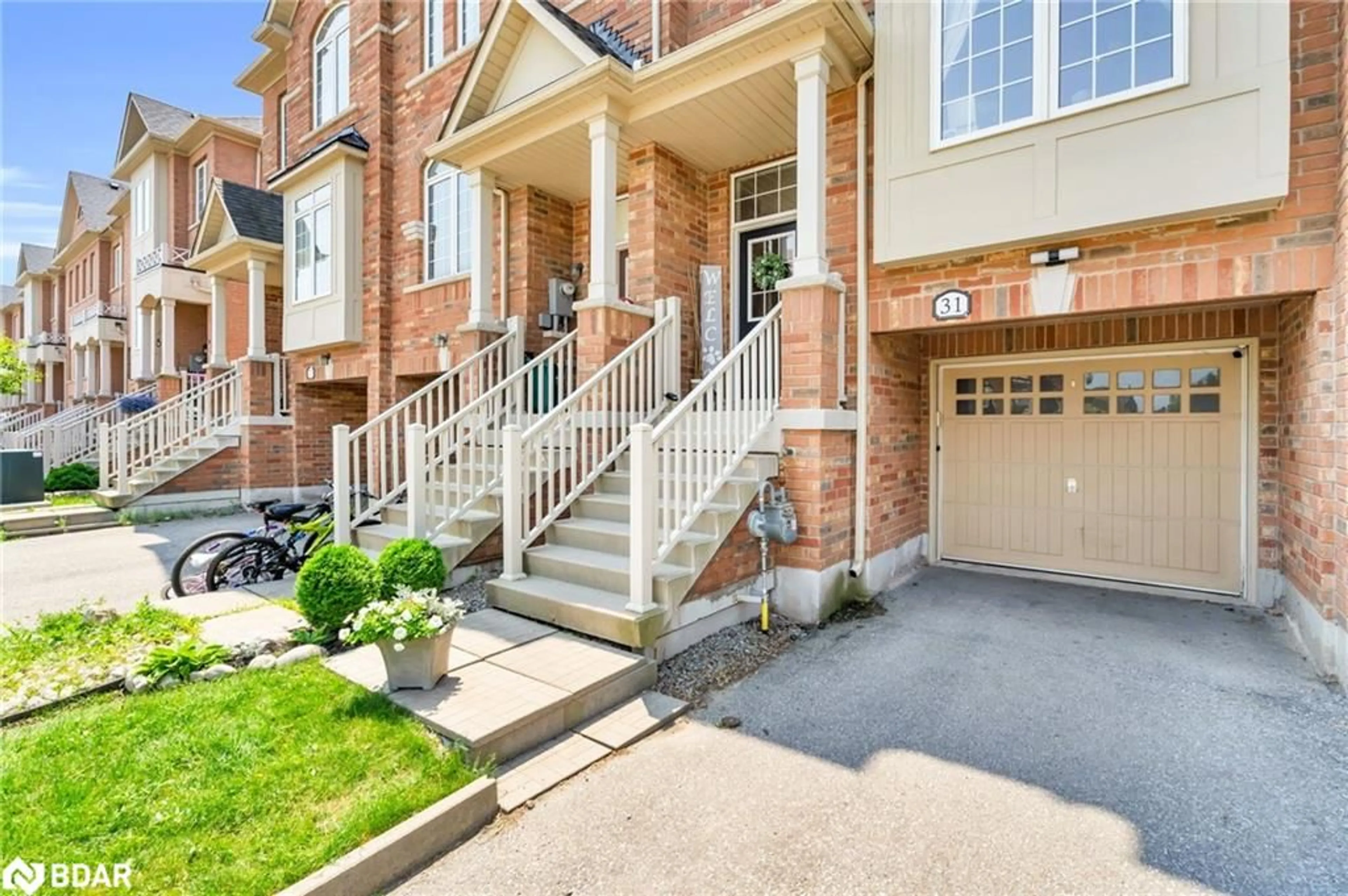 Home with brick exterior material, street for 31 Promenade Trail, Halton Hills Ontario L7G 0G8