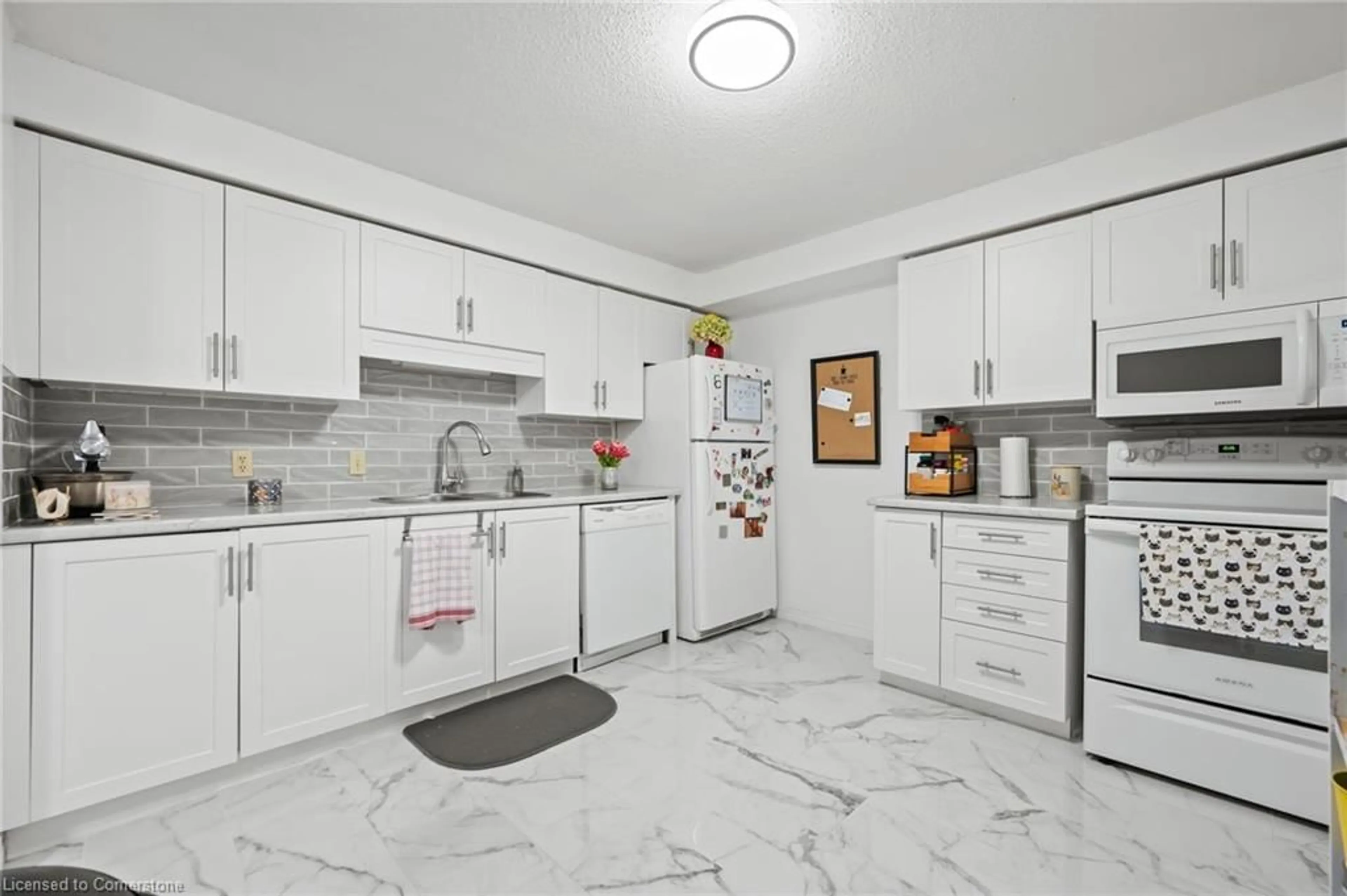 Standard kitchen, ceramic/tile floor for 35 Green Valley Dr #311, Kitchener Ontario N2P 2A5