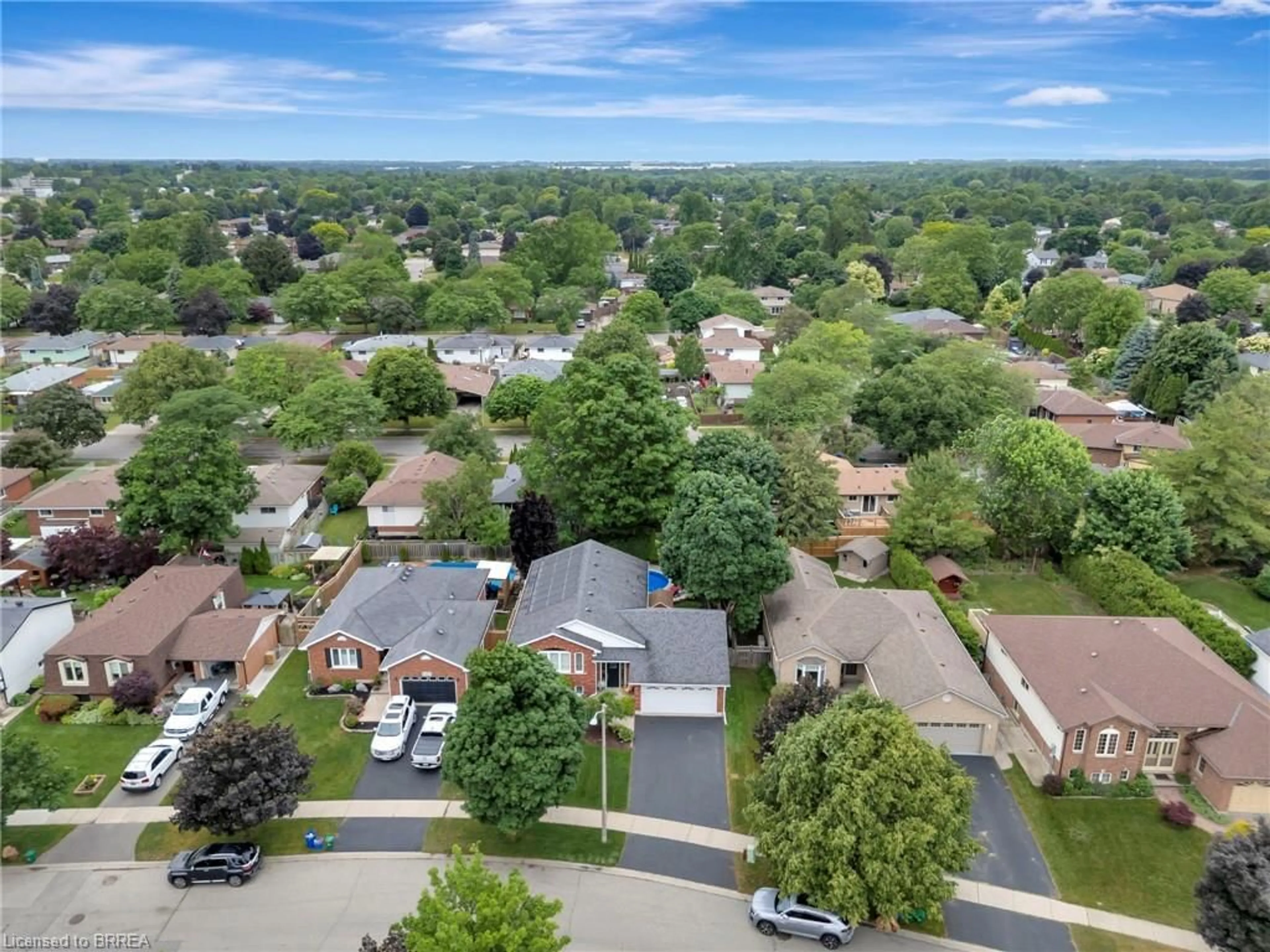 A pic from outside/outdoor area/front of a property/back of a property/a pic from drone, street for 19 Olivetree Rd, Brantford Ontario N3R 5E9