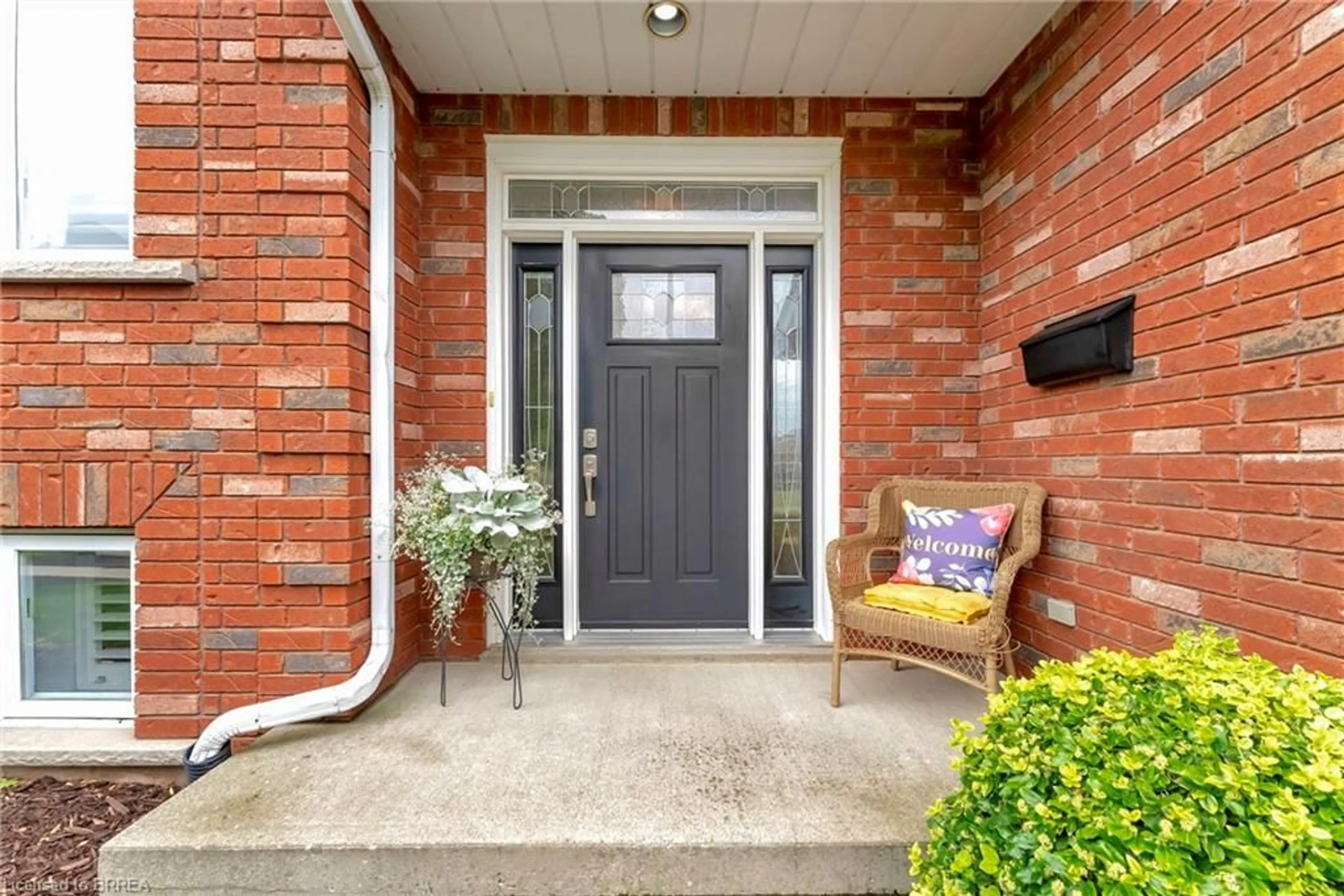 Indoor entryway for 19 Olivetree Rd, Brantford Ontario N3R 5E9