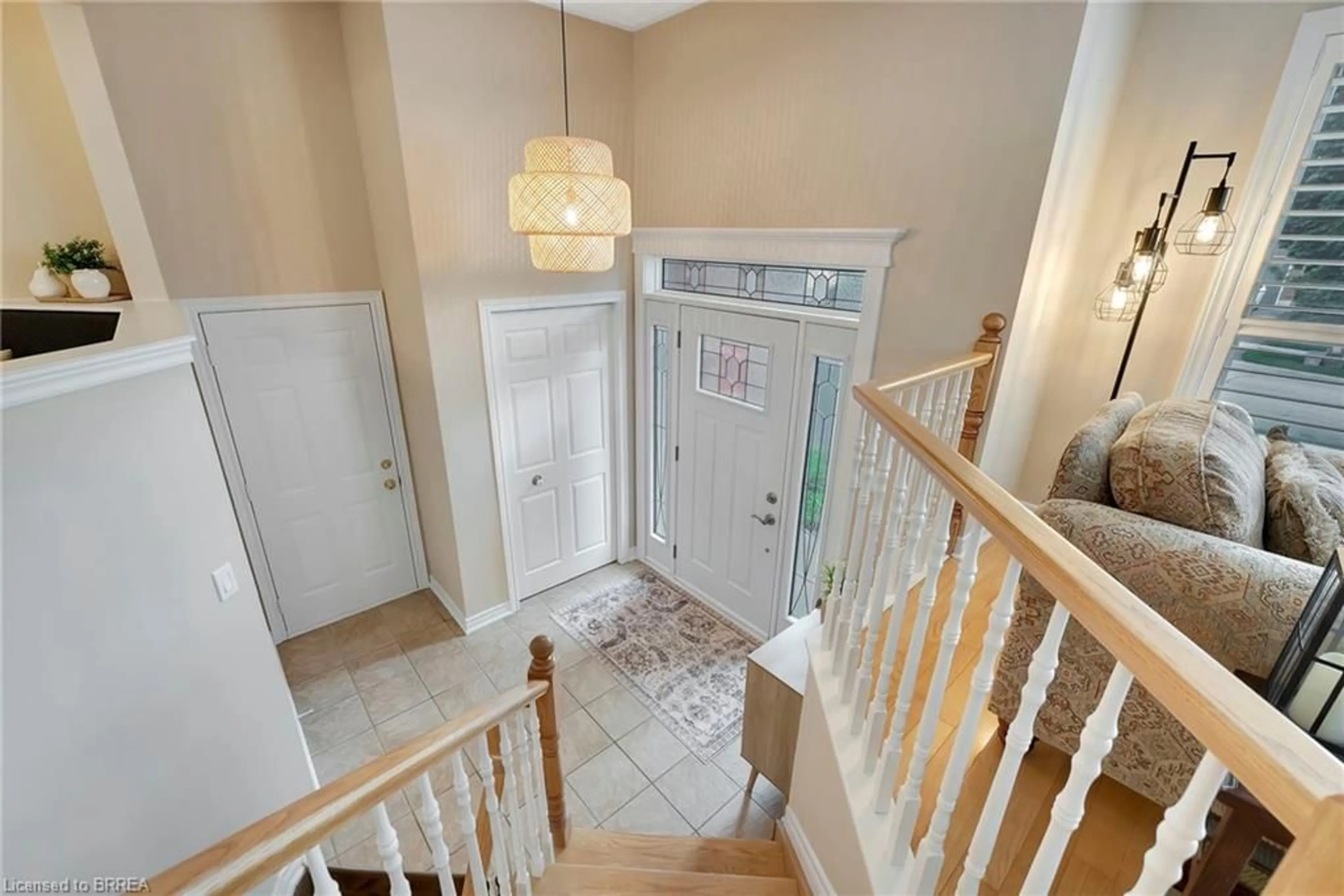 Indoor entryway for 19 Olivetree Rd, Brantford Ontario N3R 5E9