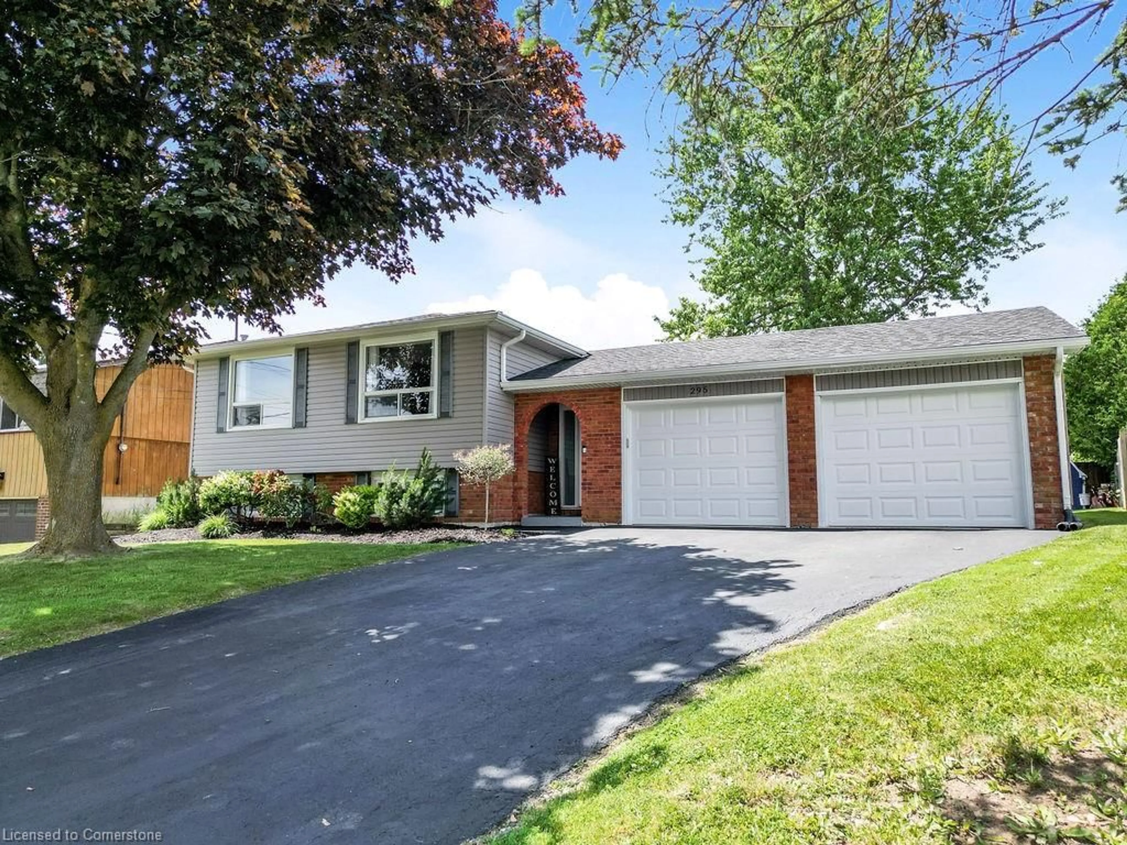 Home with vinyl exterior material, street for 295 Haller Cres, Caledonia Ontario N3W 1E1