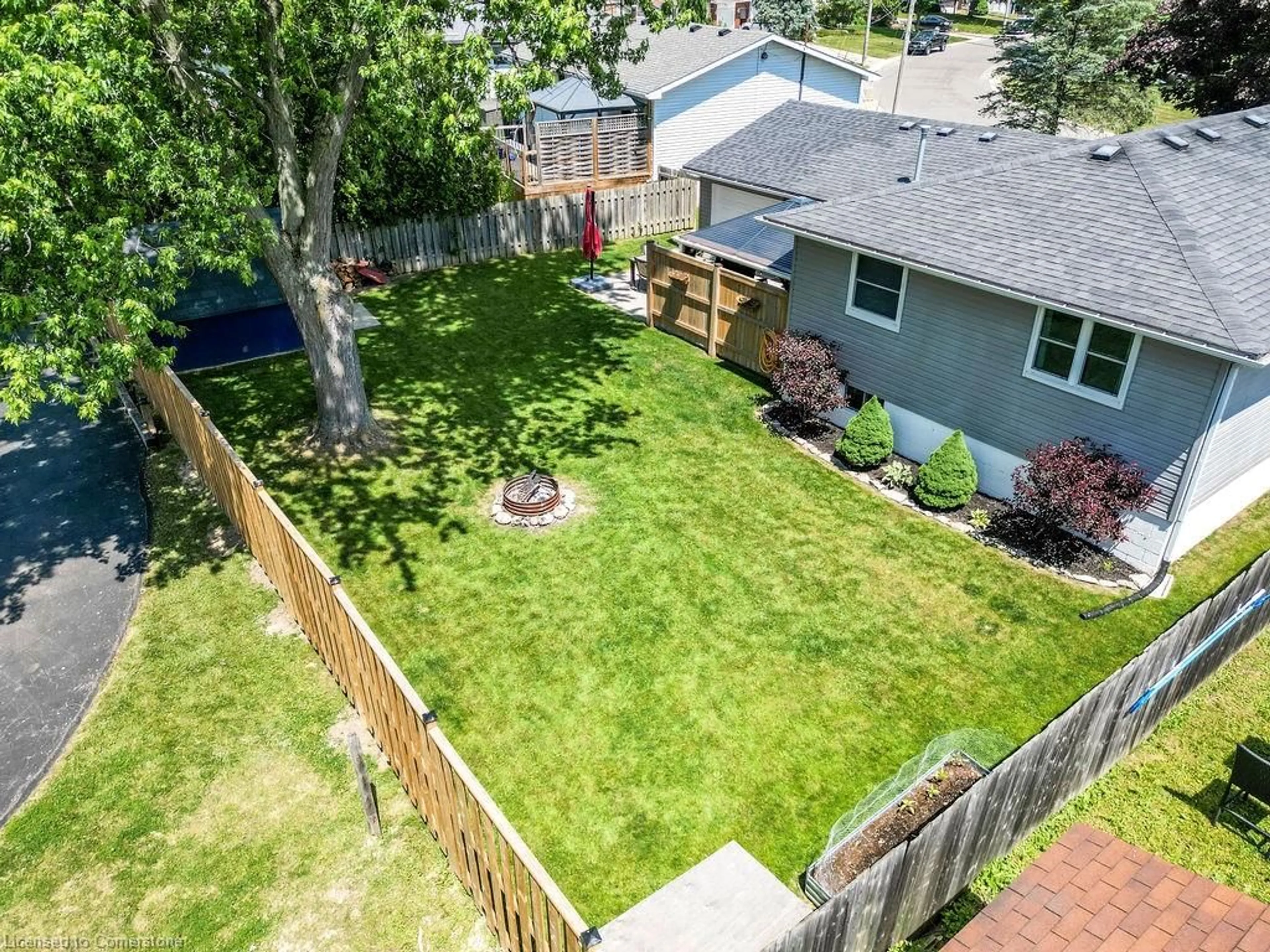 A pic from outside/outdoor area/front of a property/back of a property/a pic from drone, street for 295 Haller Cres, Caledonia Ontario N3W 1E1