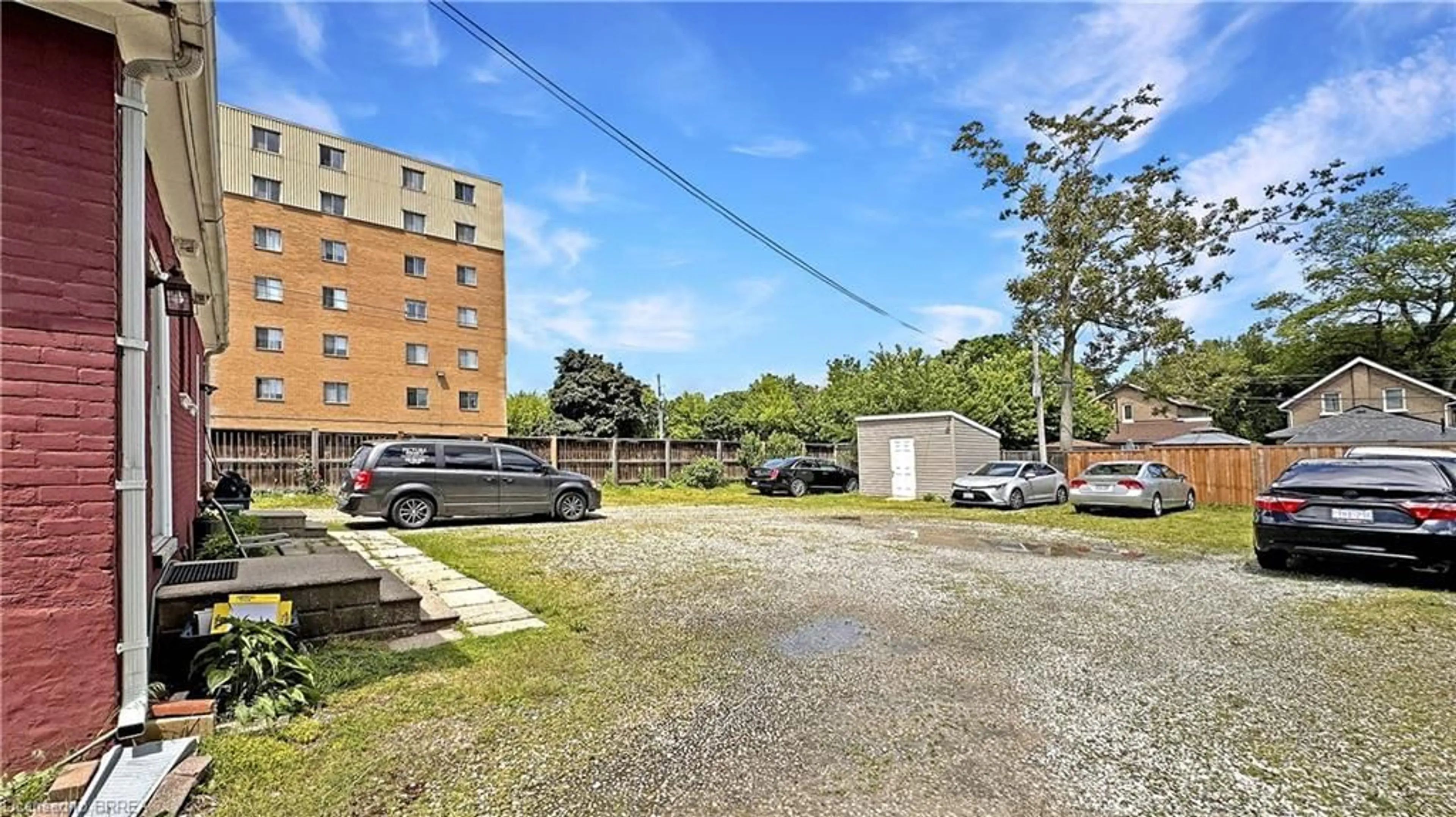 Unknown for 273 Brant Ave, Brantford Ontario N3T 3J6
