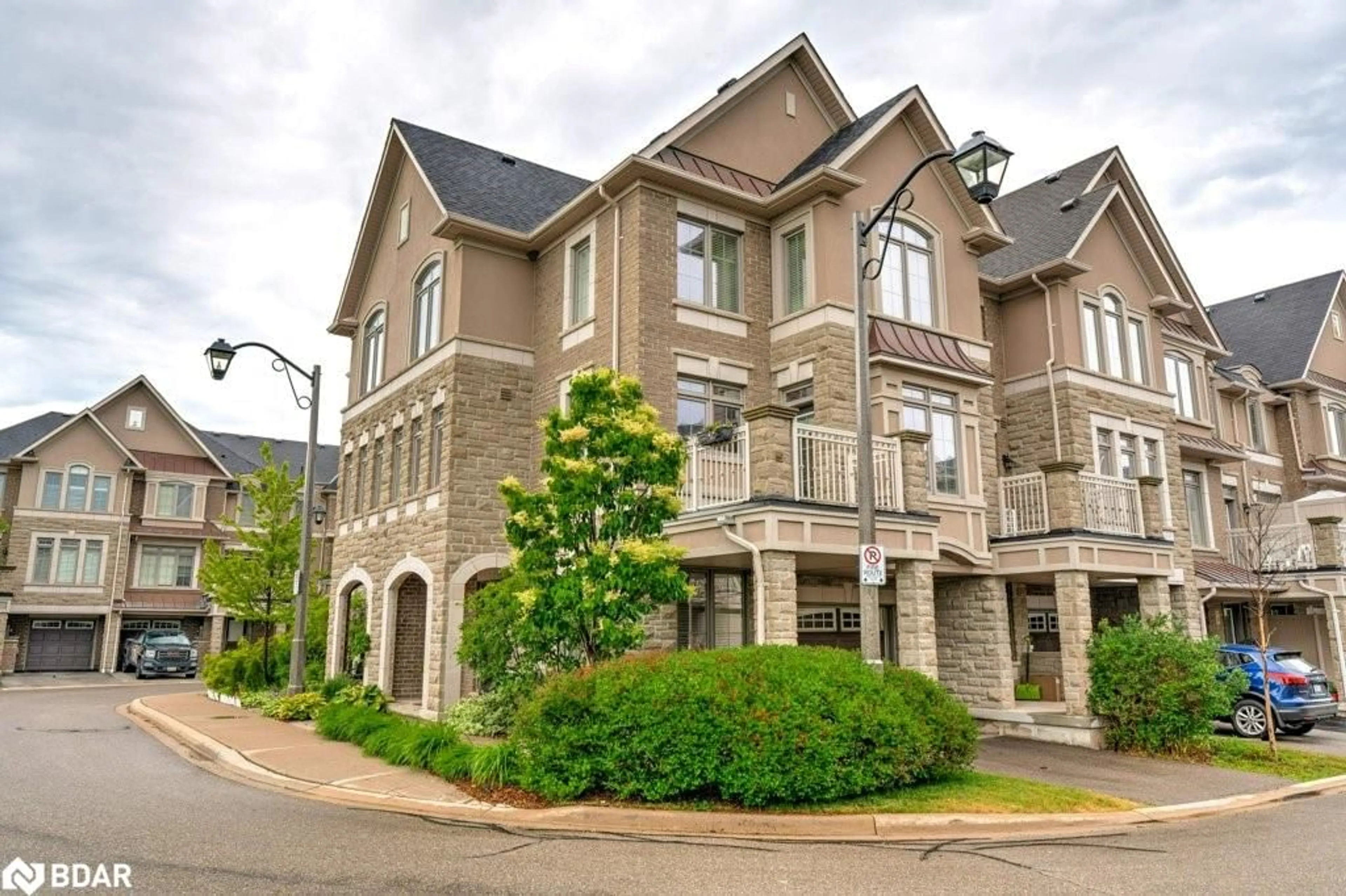 Home with brick exterior material, unknown for 2435 Greenwich Dr #35, Oakville Ontario L6M 0S4