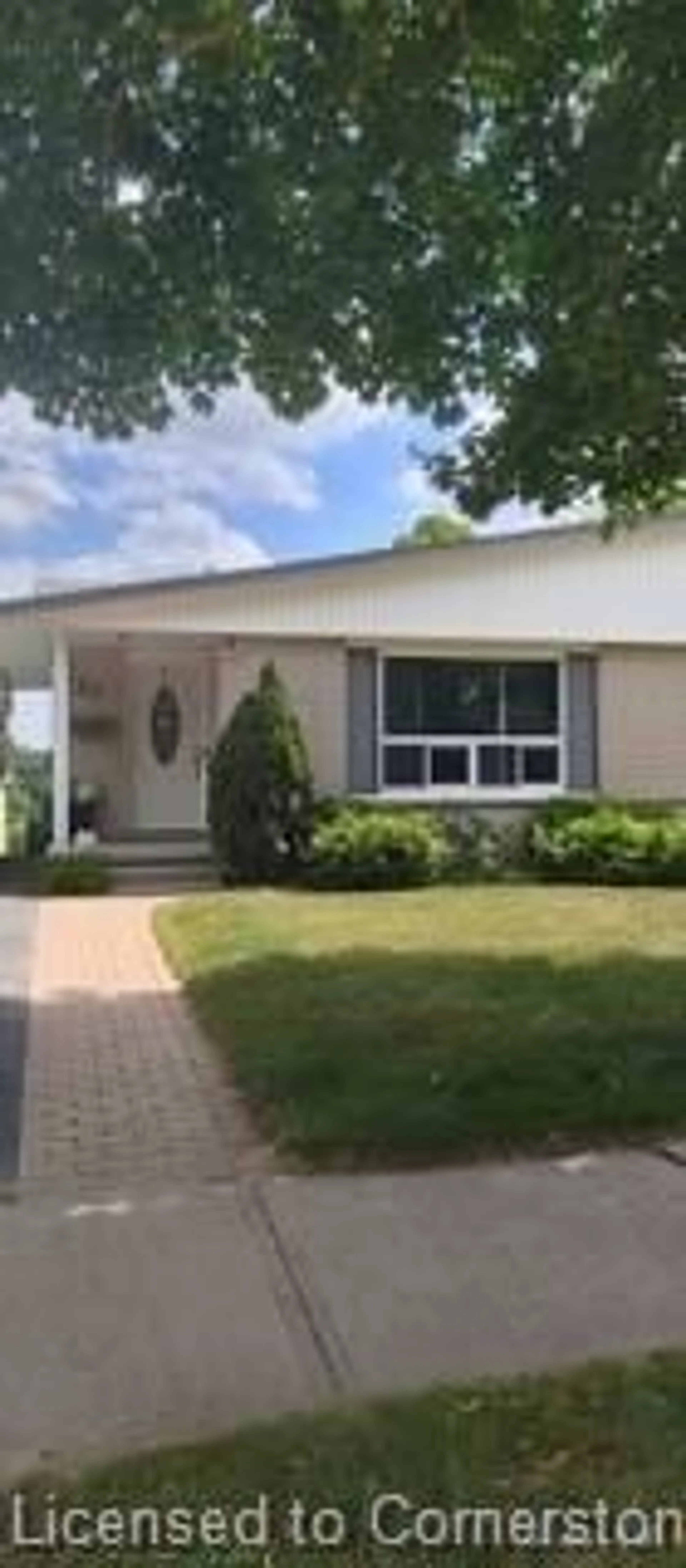 Home with vinyl exterior material, street for 37 Briar Knoll Dr, Kitchener Ontario N2E 1X9