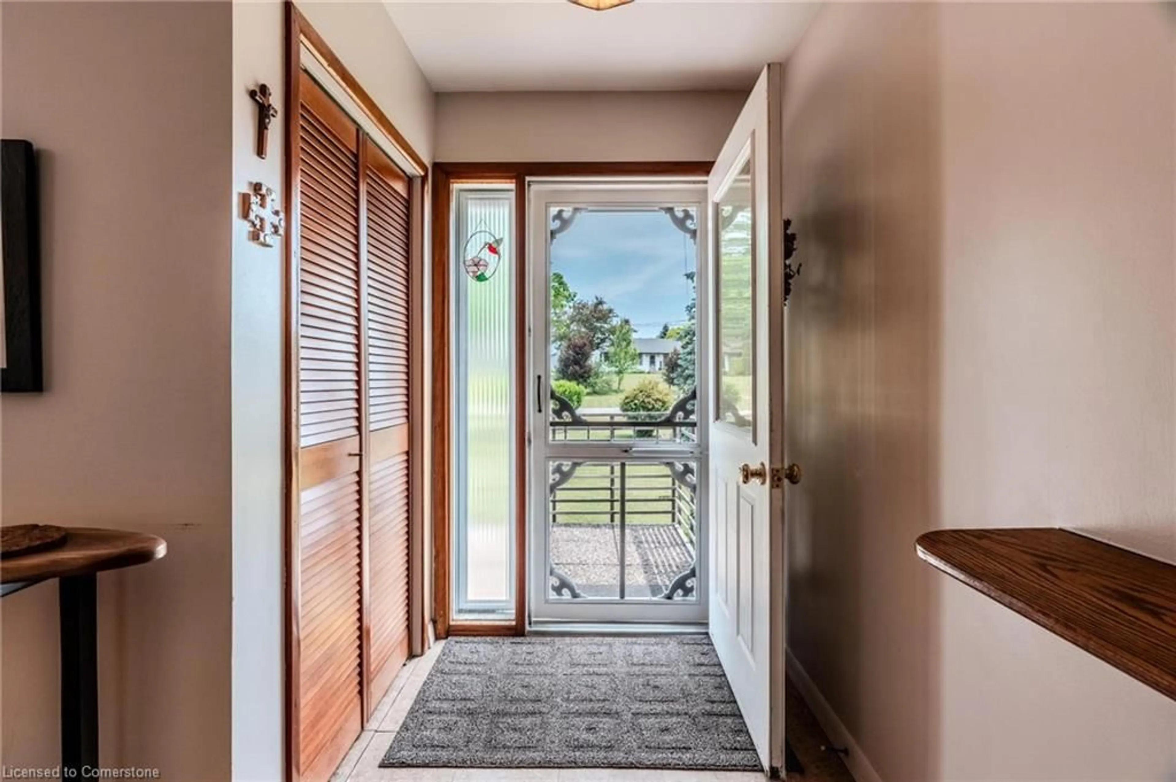 Indoor entryway for 20 Mc Kay St E St, Cayuga Ontario N0A 1E0