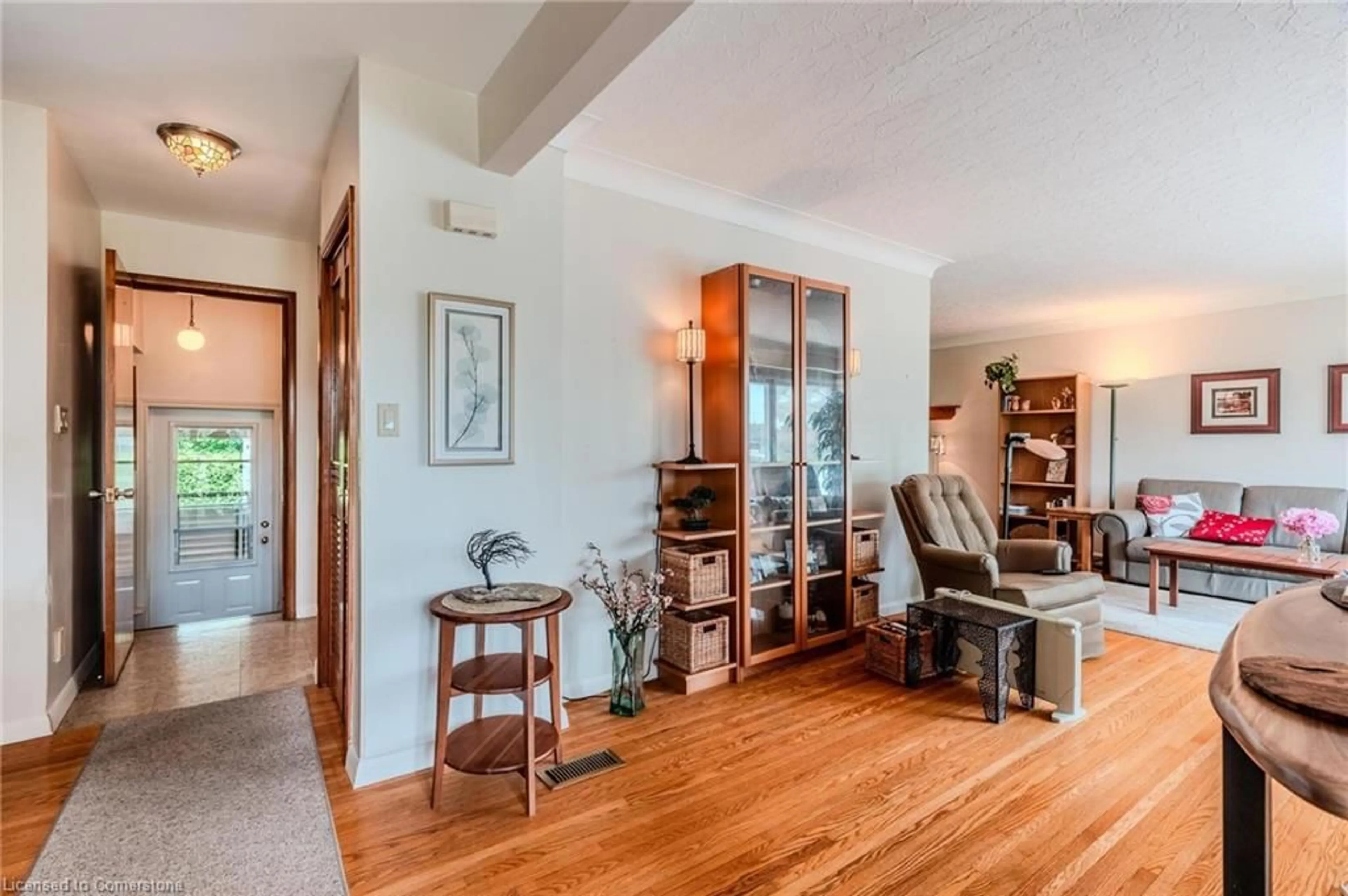 Indoor entryway for 20 Mc Kay St E St, Cayuga Ontario N0A 1E0