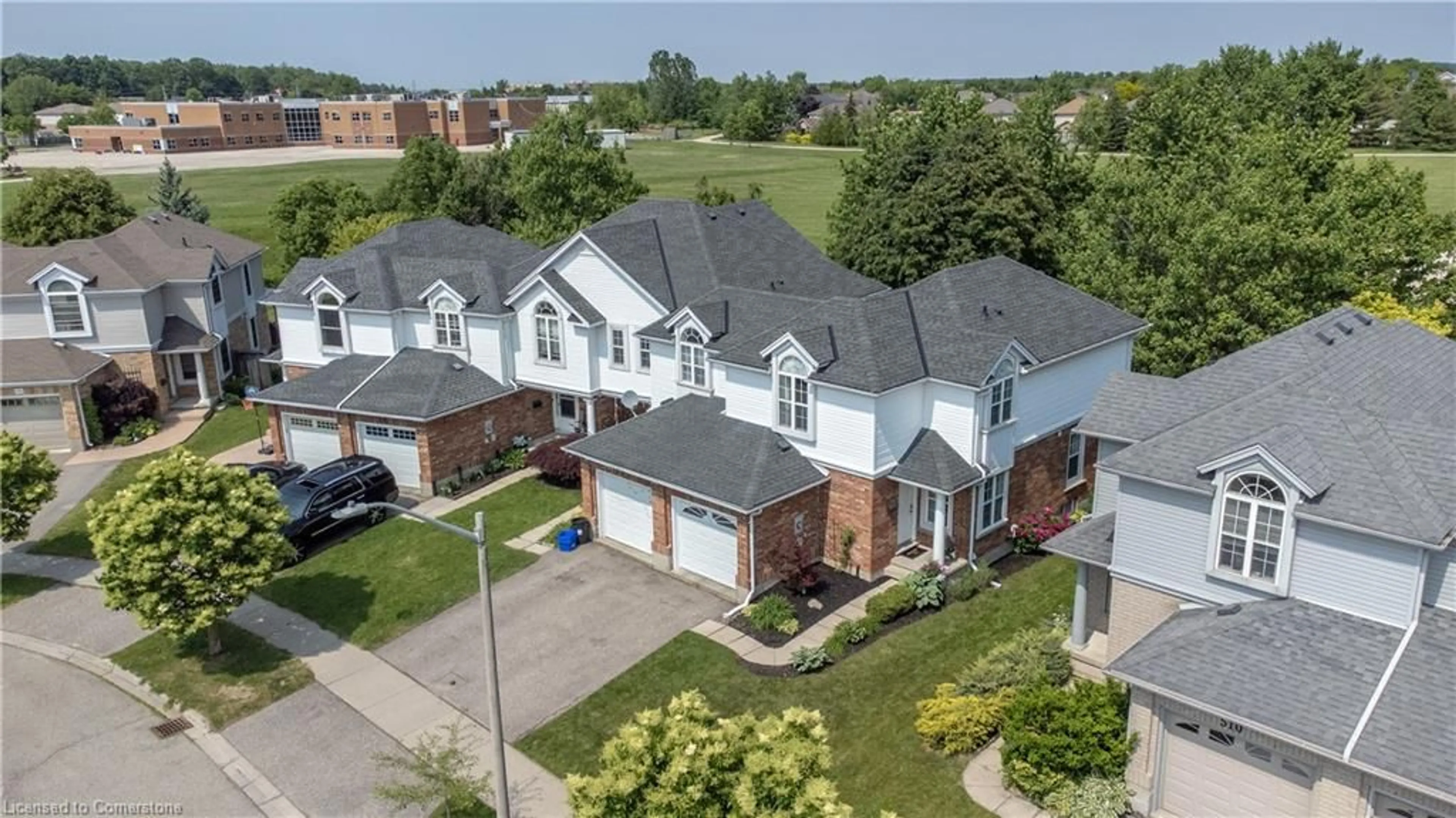 A pic from outside/outdoor area/front of a property/back of a property/a pic from drone, street for 512 Mayflower St, Waterloo Ontario N2K 3Y7