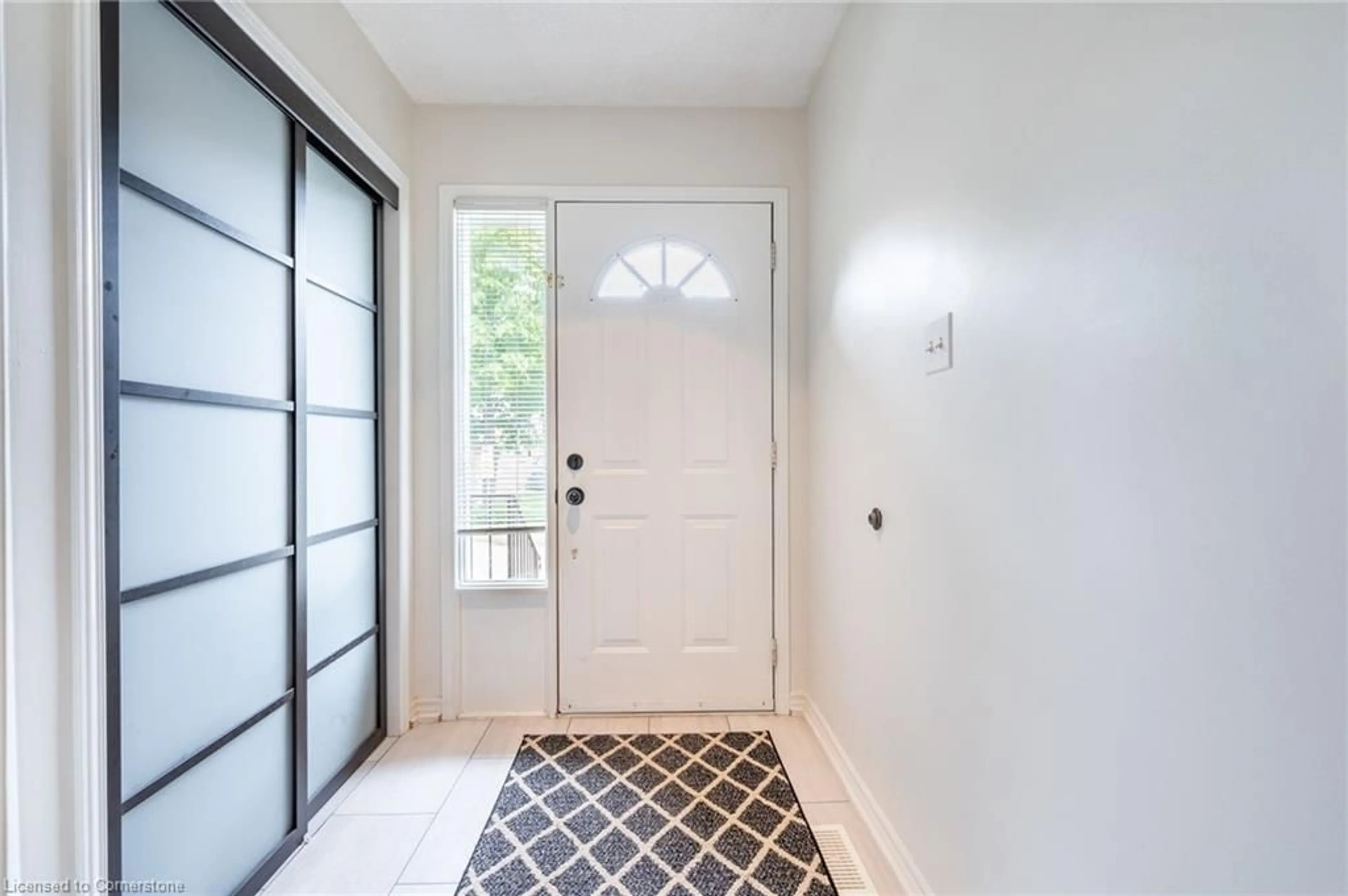Indoor entryway for 100 Vineberg Dr #24, Hamilton Ontario L8W 3X4