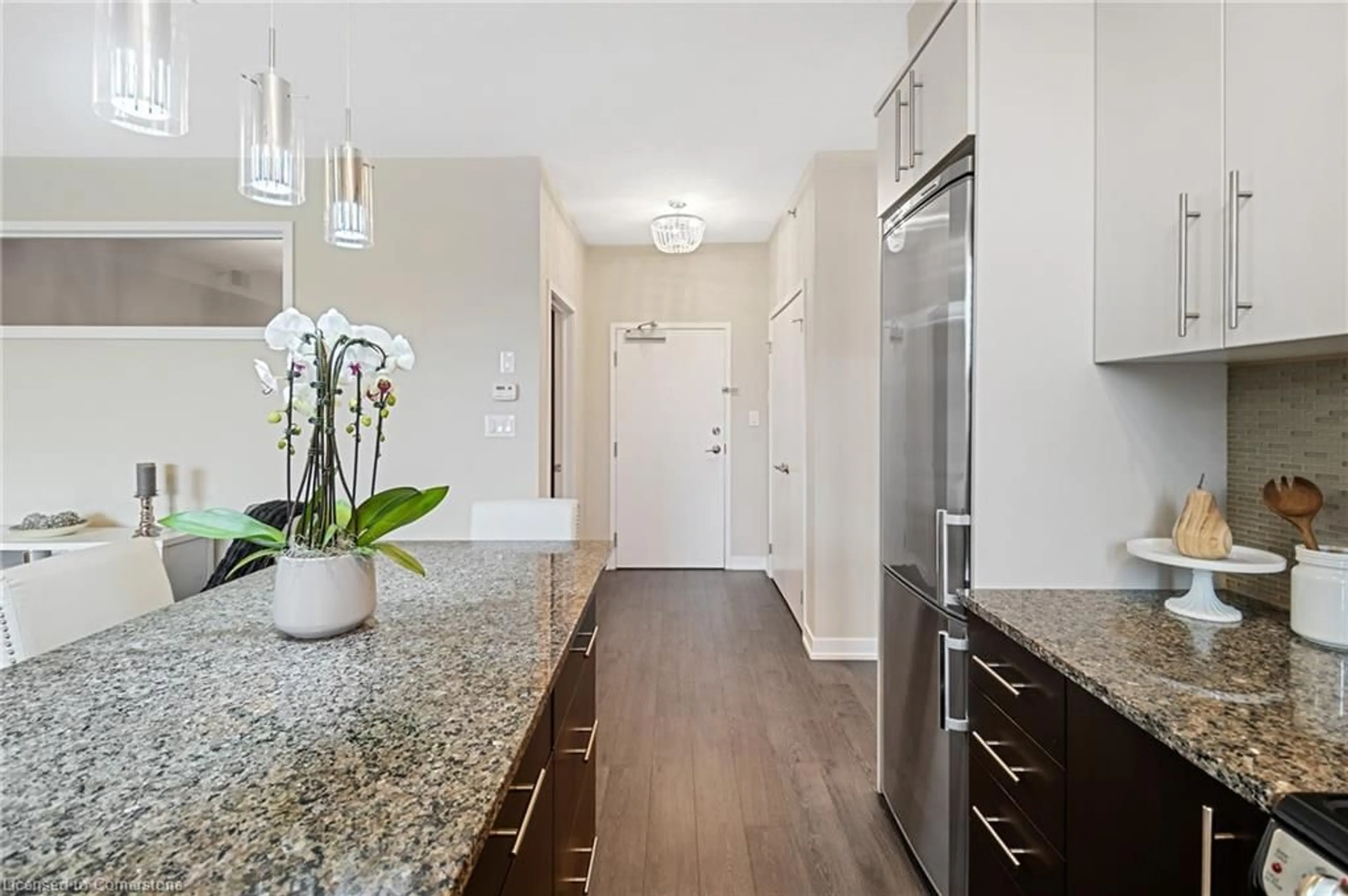 Open concept kitchen, unknown for 520 North Service Road Rd #11, Grimsby Ontario L3M 4E8