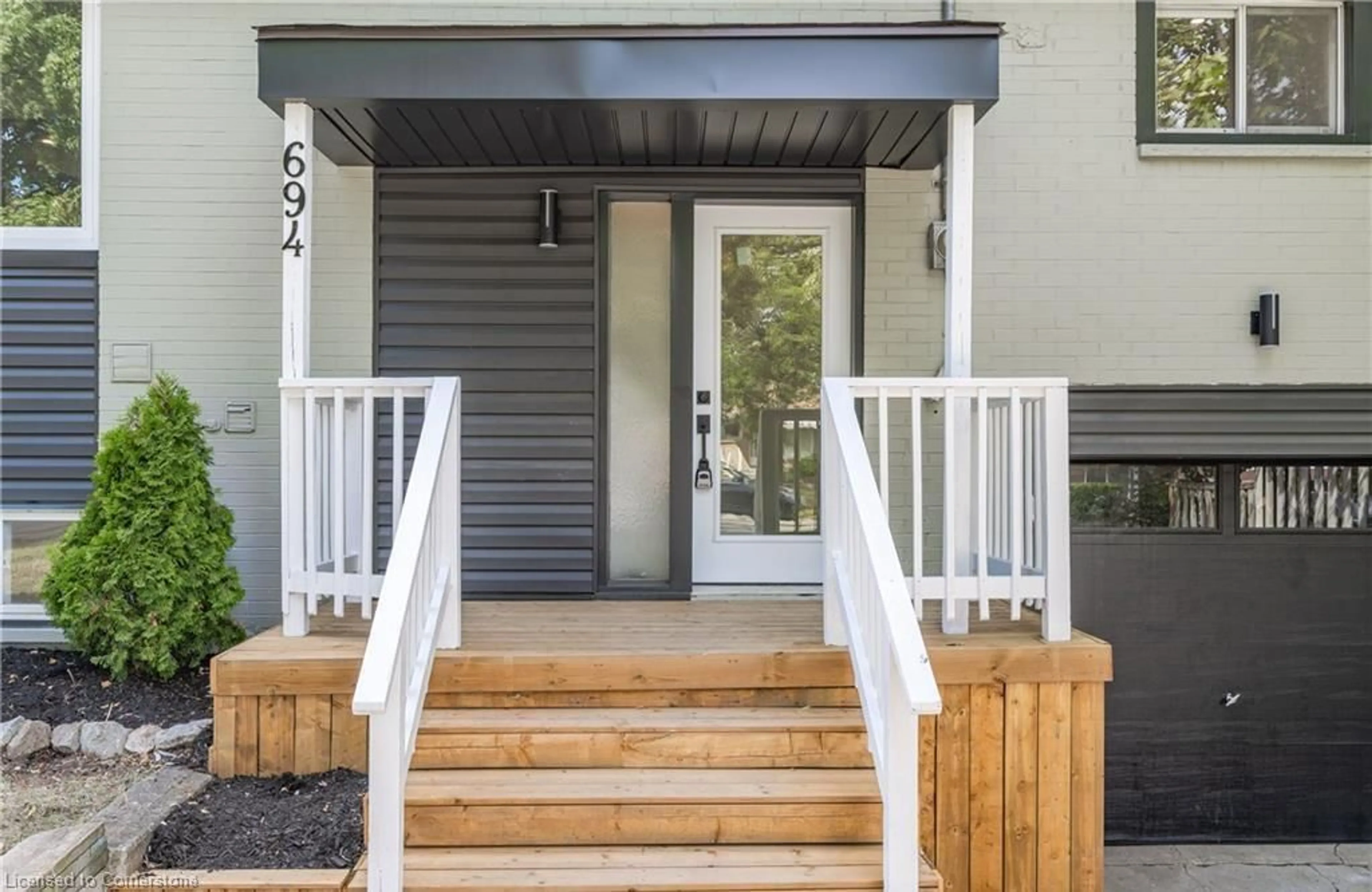 Indoor entryway for 694 Upper Ottawa St, Hamilton Ontario L8T 3T6