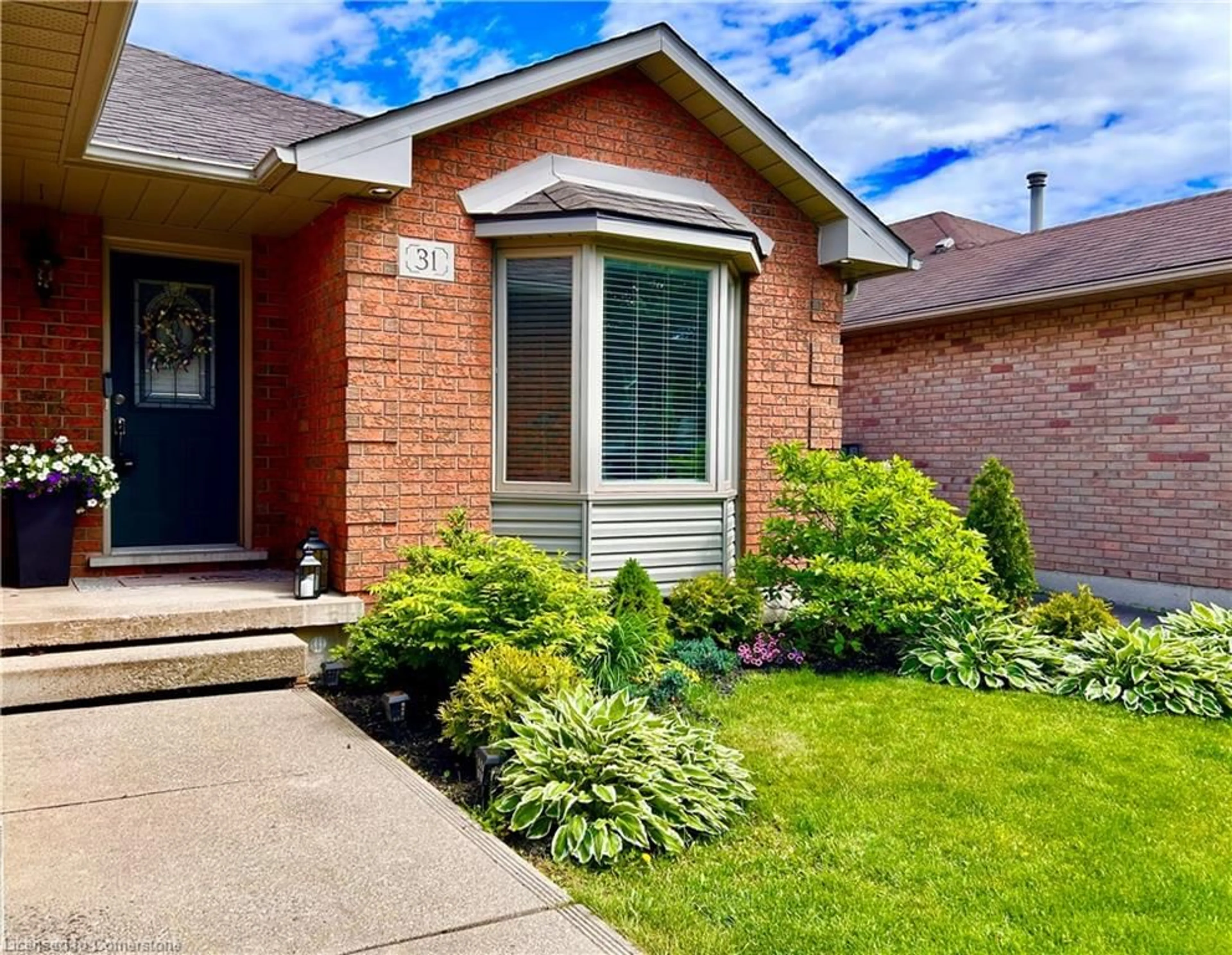 Home with brick exterior material, street for 31 Loneoak Cres, Stoney Creek Ontario L8J 2T8