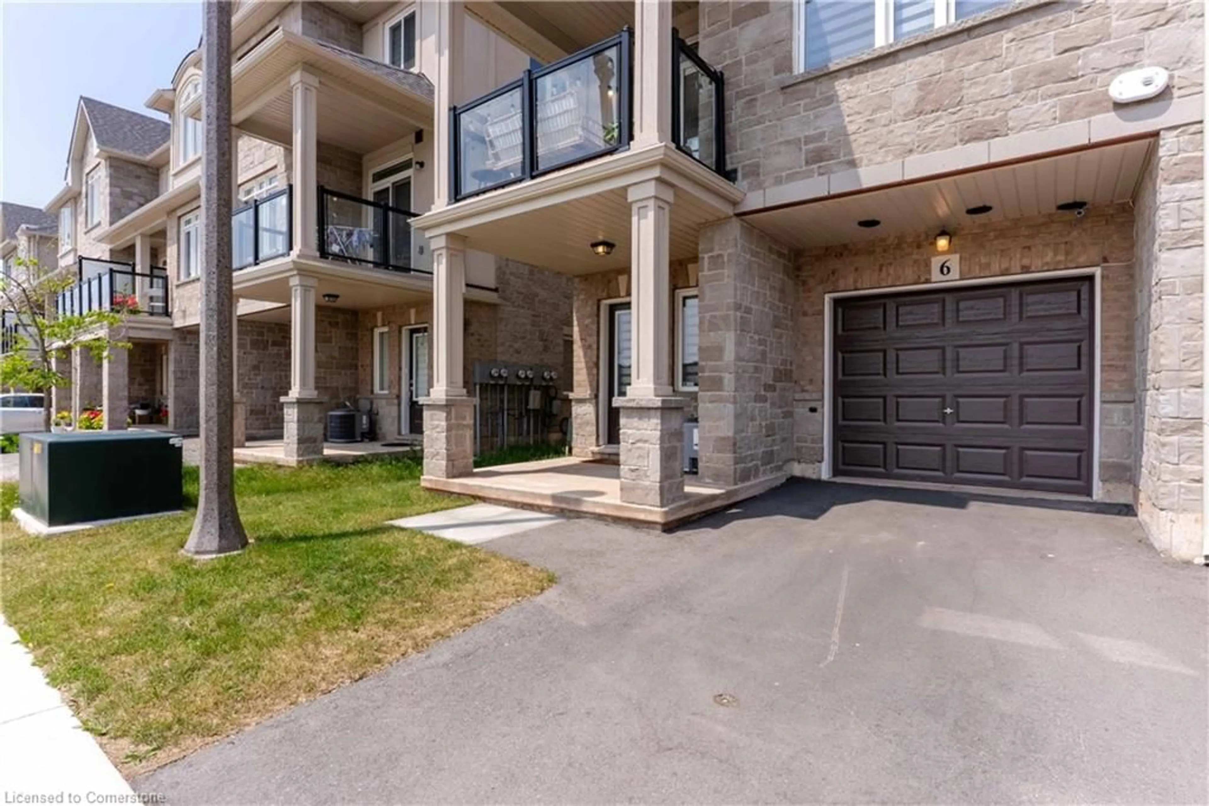 Patio, street for 40 Zinfandel Dr, Hamilton Ontario L8E 0L1