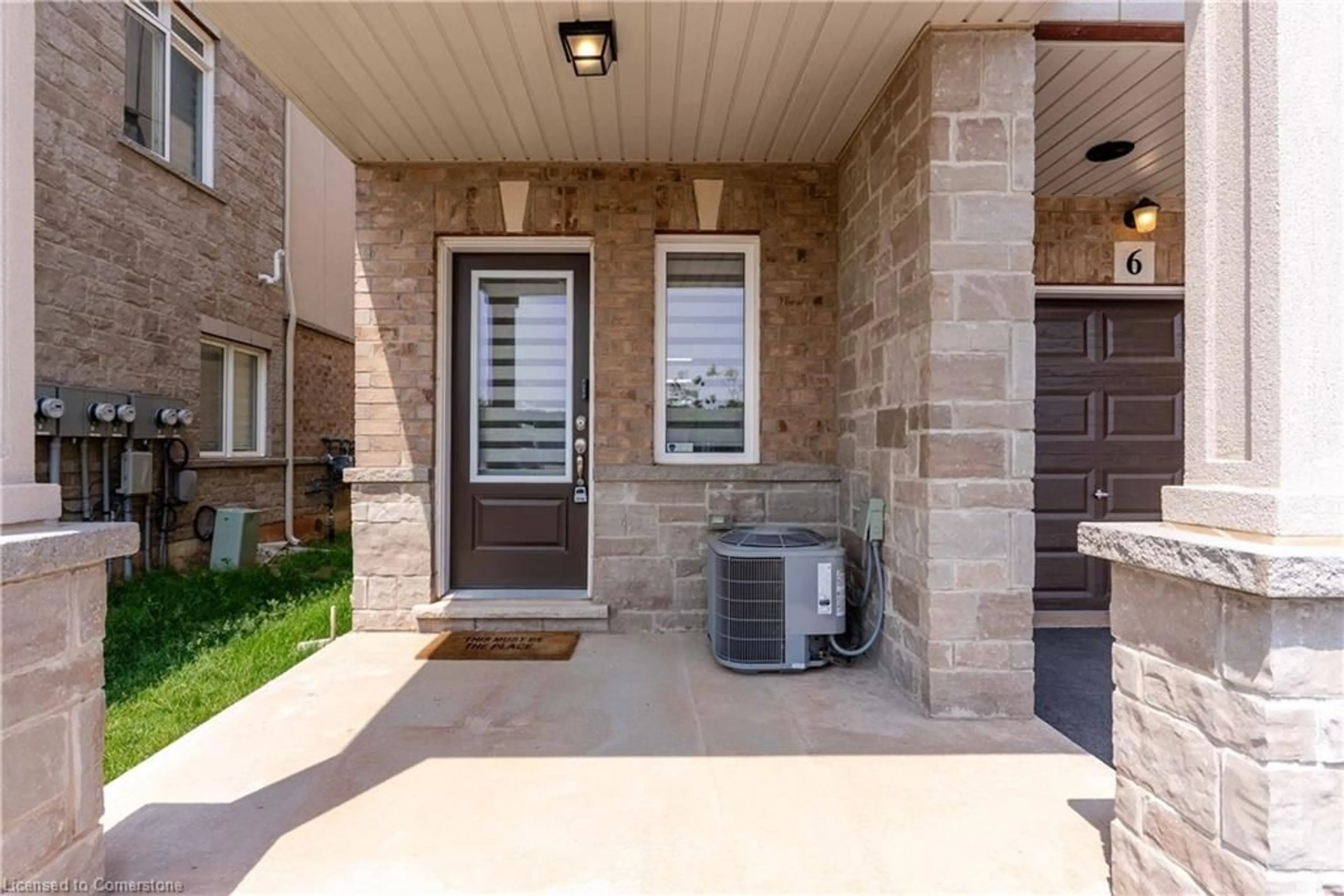 Indoor entryway for 40 Zinfandel Dr, Hamilton Ontario L8E 0L1
