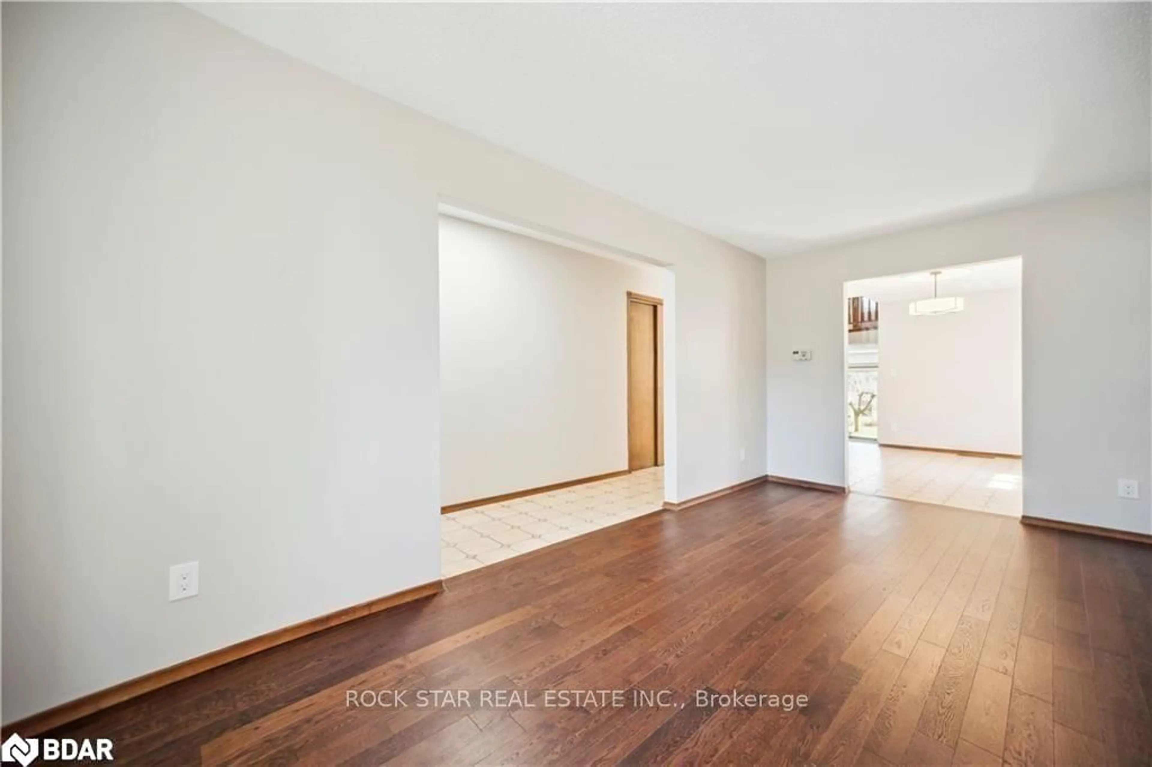 A pic of a room for 11 Herbert Crt, Hamilton Ontario L8E 5A6
