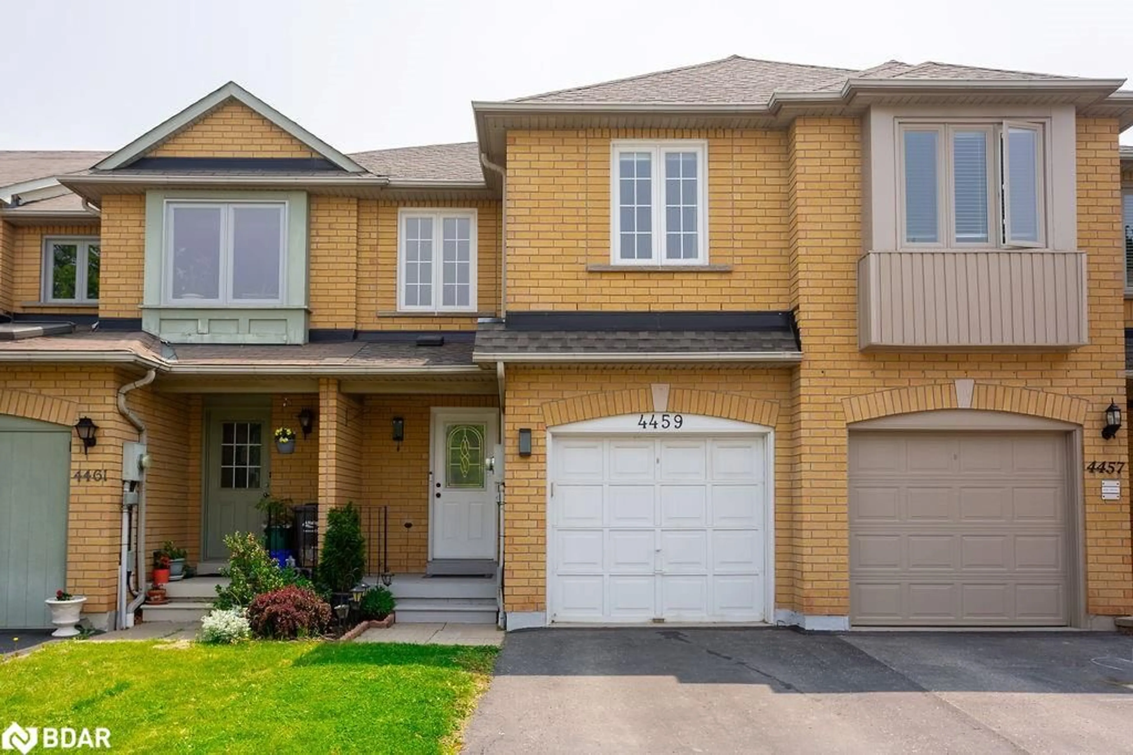 Home with brick exterior material, street for 4459 Victory Crt, Burlington Ontario L7L 6J6