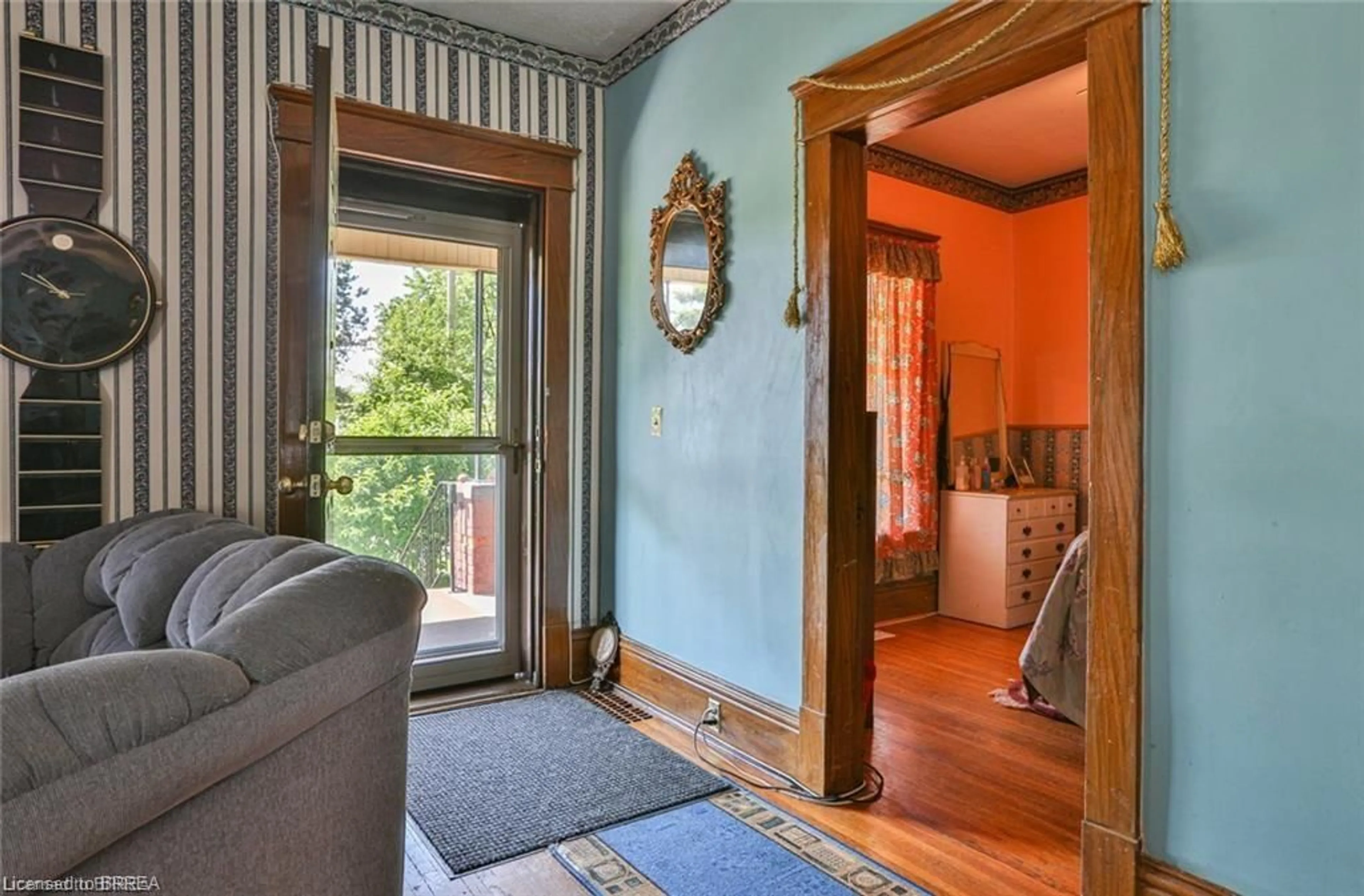 Indoor foyer for 5 Cloverdale Ave, Brantford Ontario N3R 3X7