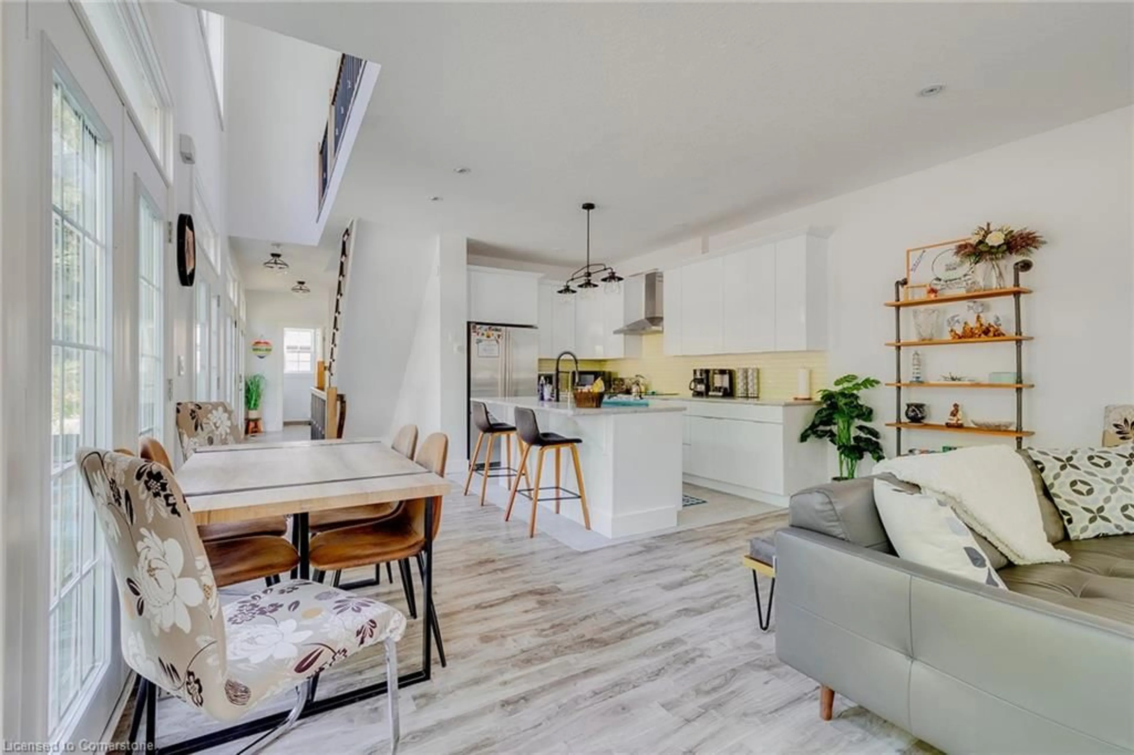 Open concept kitchen, ceramic/tile floor for 28 Centre St, Grand Bend Ontario N0M 1T0