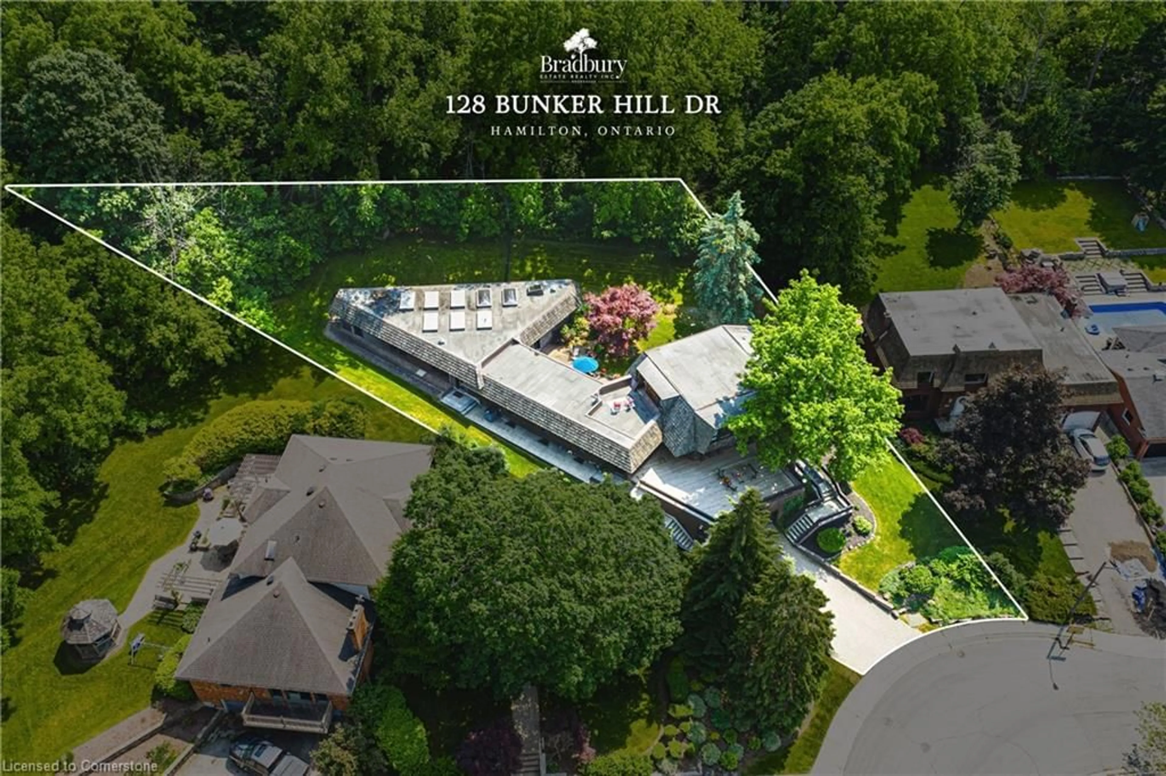 A pic from outside/outdoor area/front of a property/back of a property/a pic from drone, building for 128 Bunker Hill Dr, Hamilton Ontario L8K 5X5
