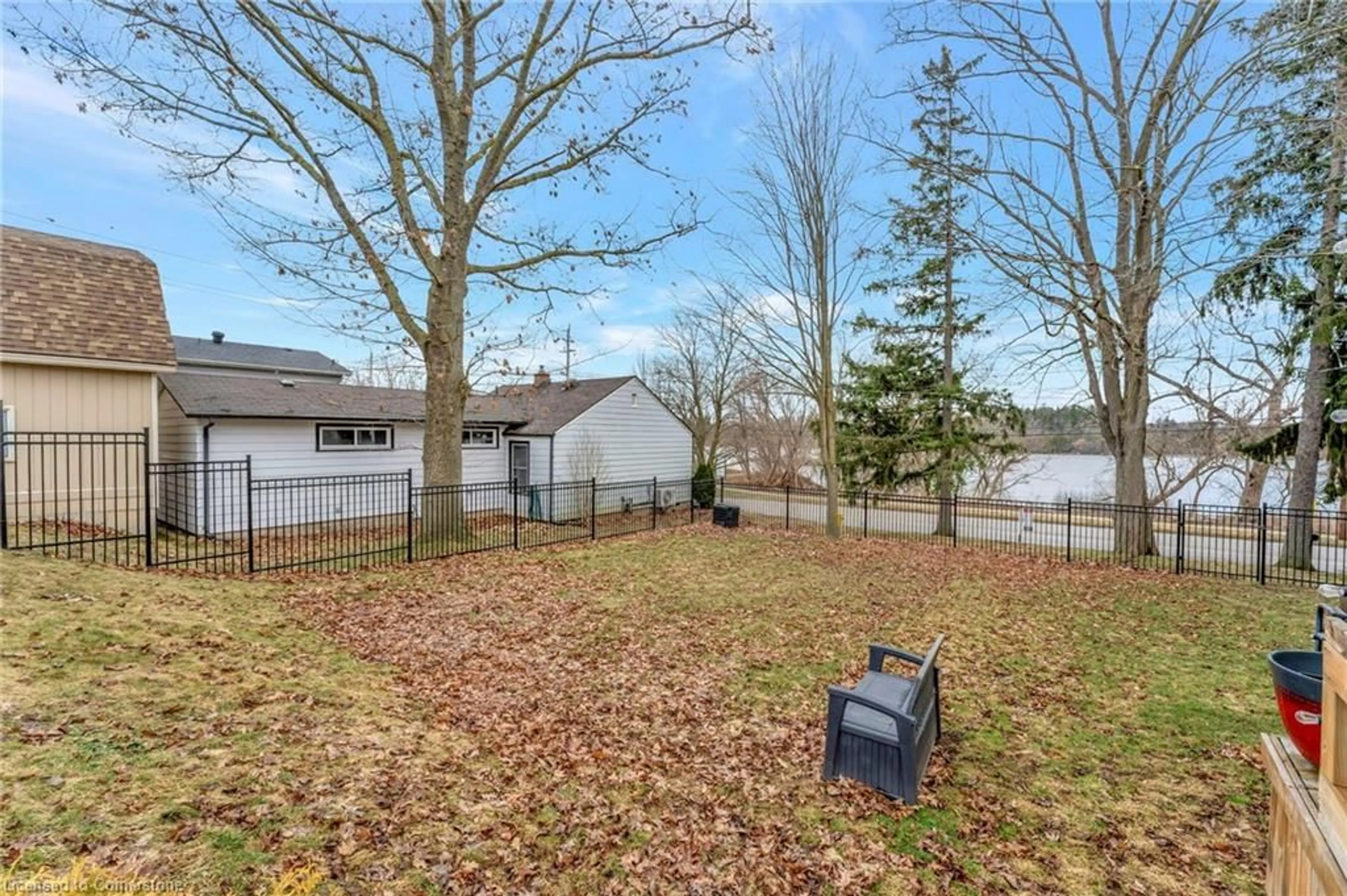 Patio, water/lake/river/ocean view for 242 Queen St, Cambridge Ontario N3C 2B5