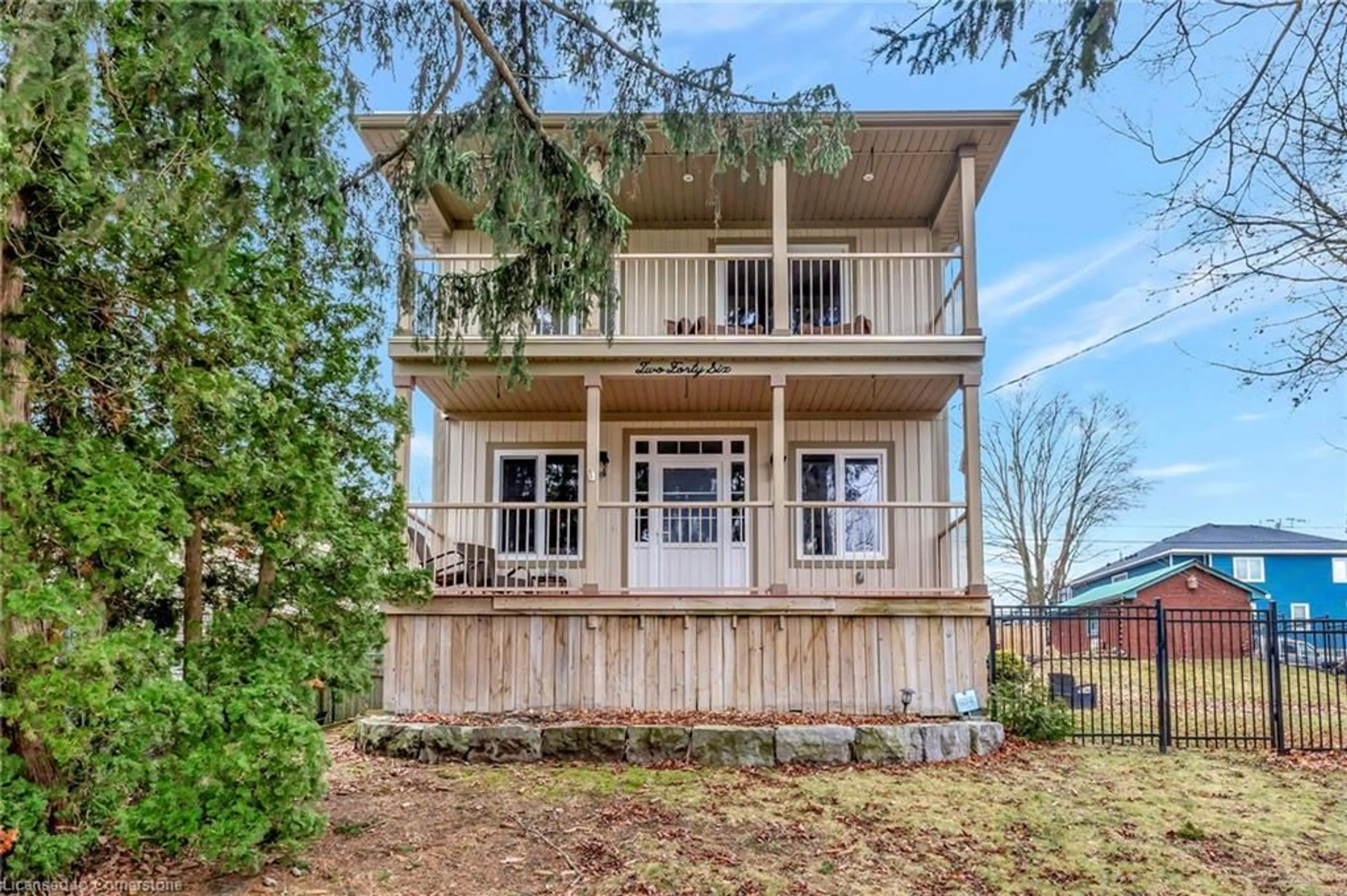 Home with vinyl exterior material, unknown for 242-246 Queen St, Cambridge Ontario N3C 2B5