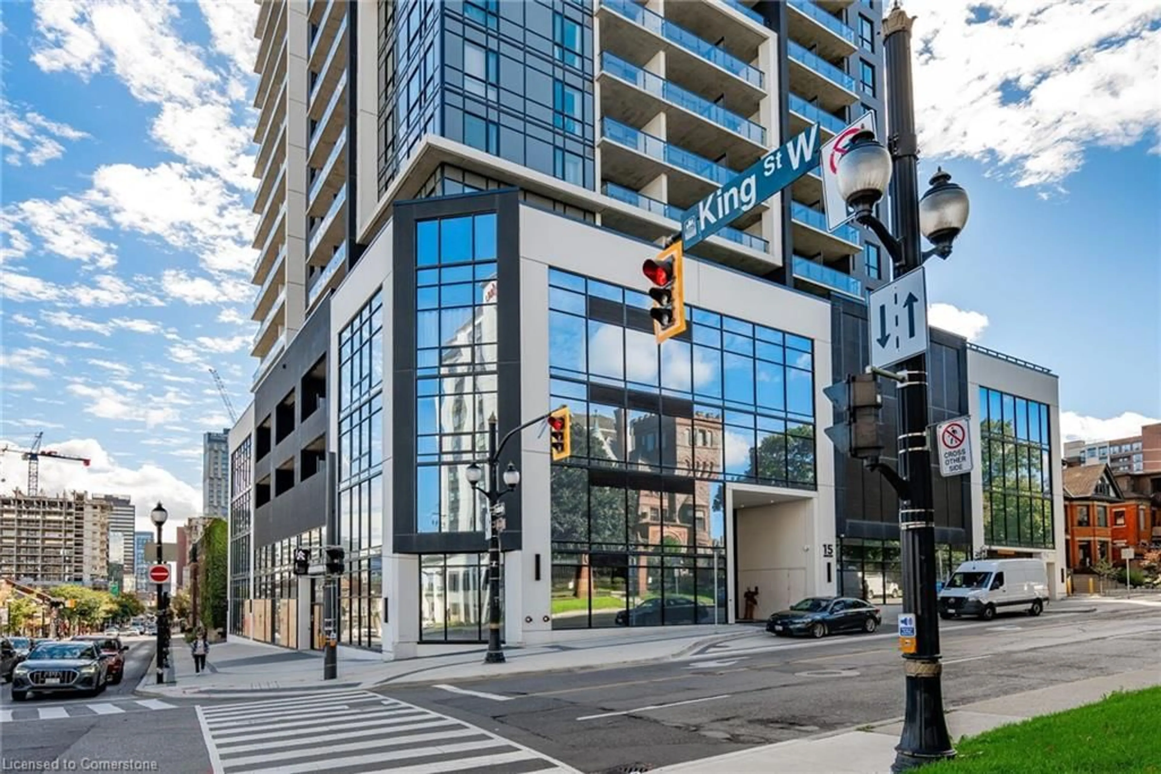 Indoor foyer for 15 Queen St #601, Hamilton Ontario L8P 0C6