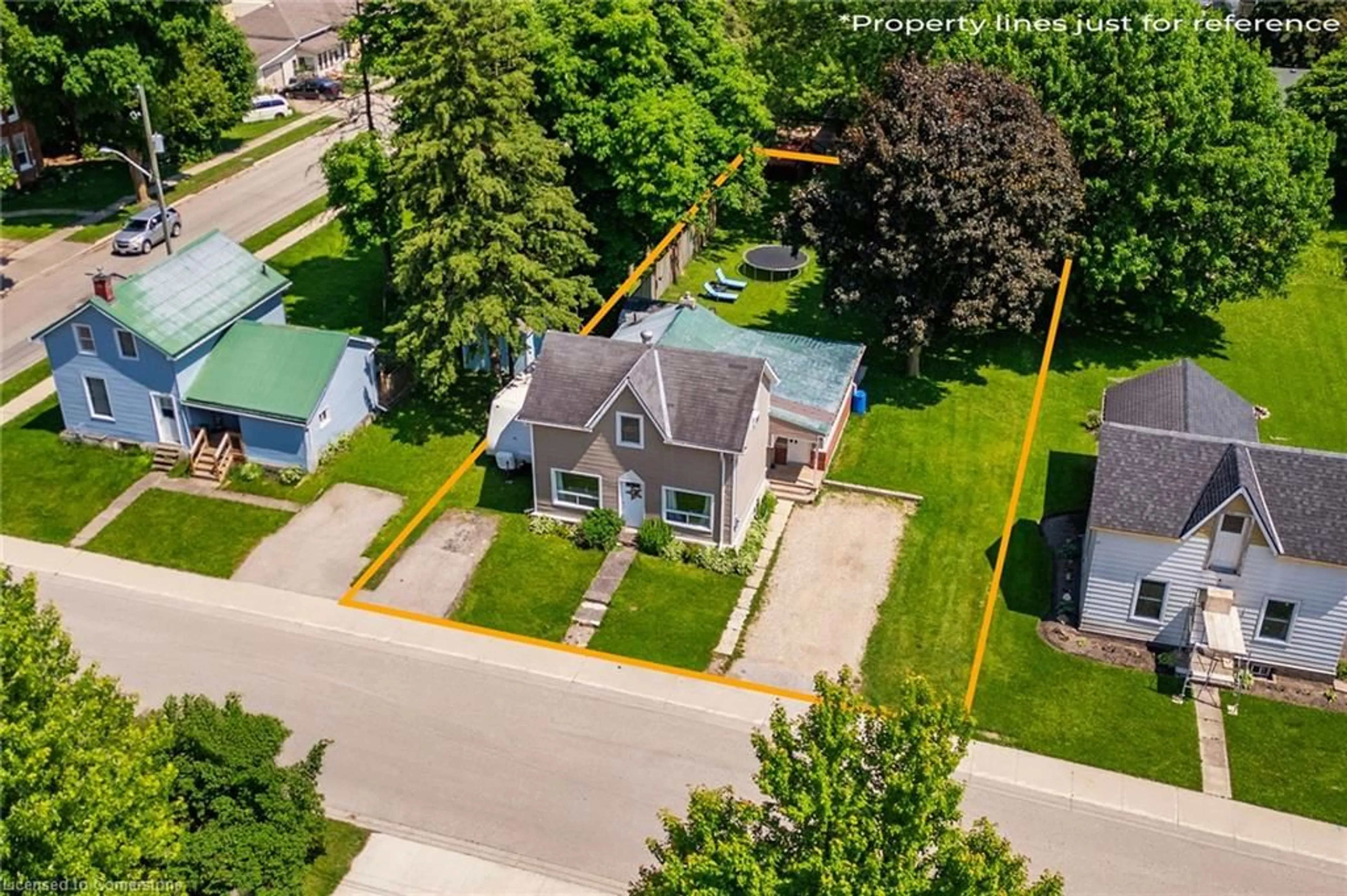 A pic from outside/outdoor area/front of a property/back of a property/a pic from drone, street for 530 Wellington St, Palmerston Ontario N0G 2P0