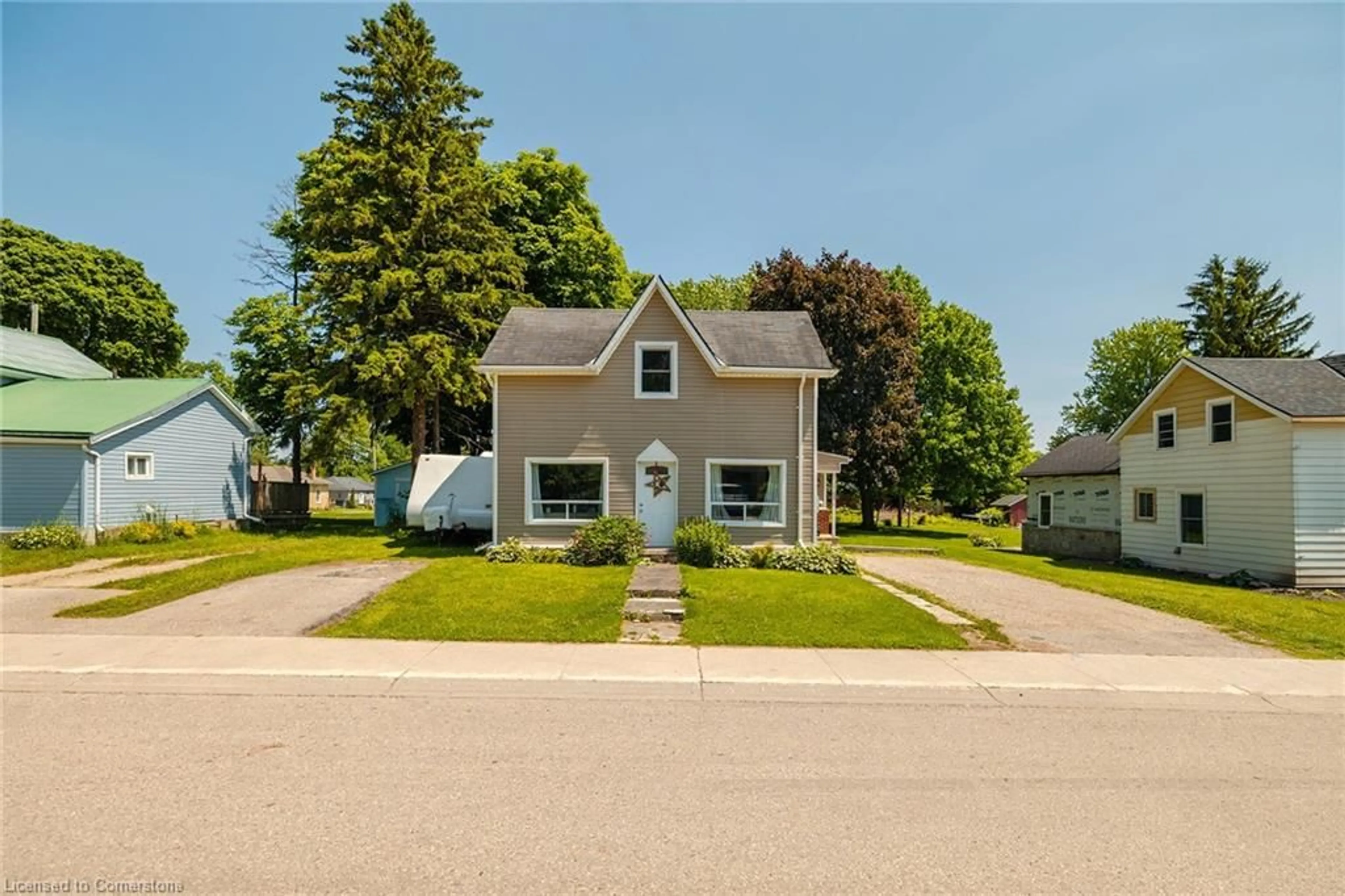 Home with vinyl exterior material, street for 530 Wellington St, Palmerston Ontario N0G 2P0