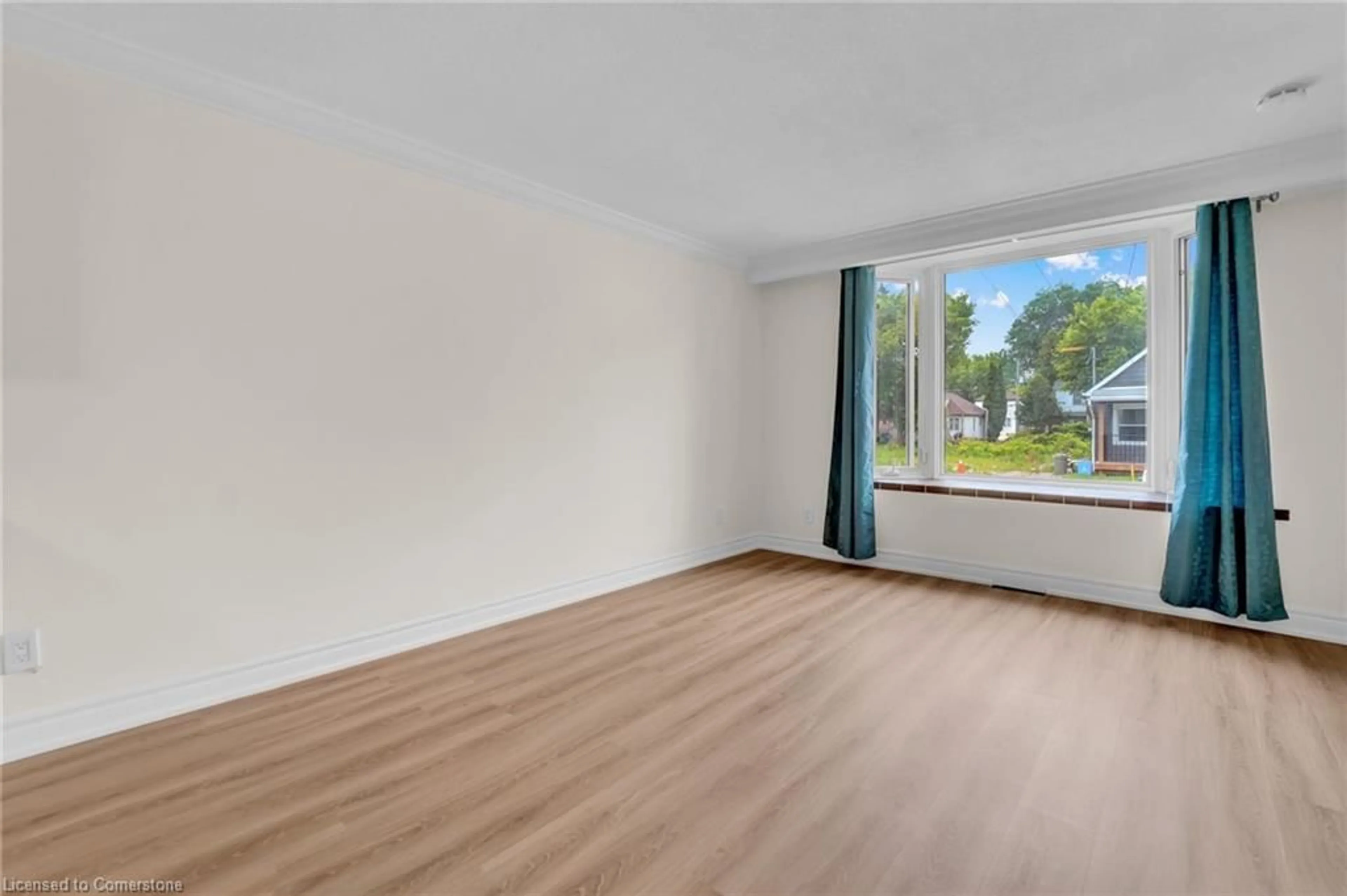 A pic of a room for 139 Royal Ave, Hamilton Ontario L8S 2C8