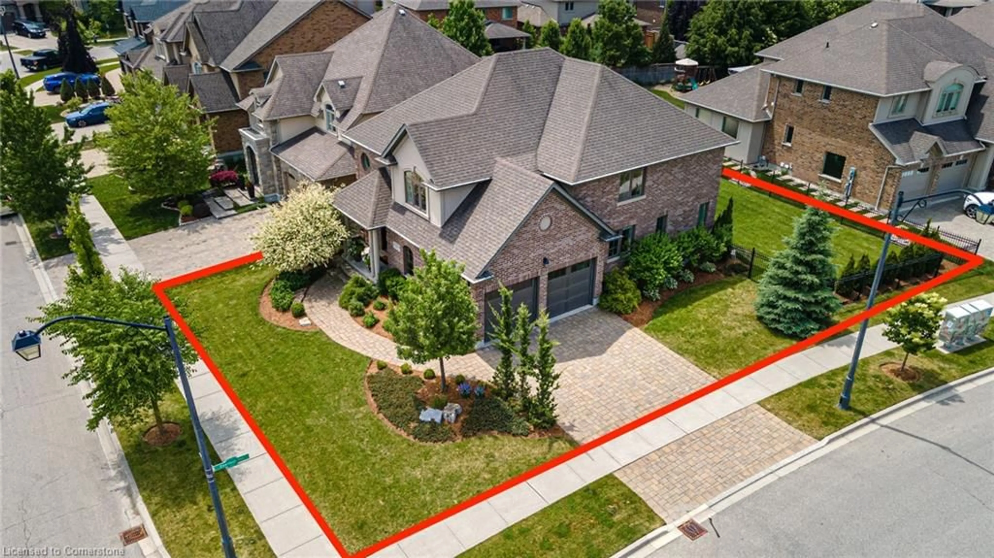 A pic from outside/outdoor area/front of a property/back of a property/a pic from drone, street for 832 Copper Ridge Dr, Waterloo Ontario N2K 0B5