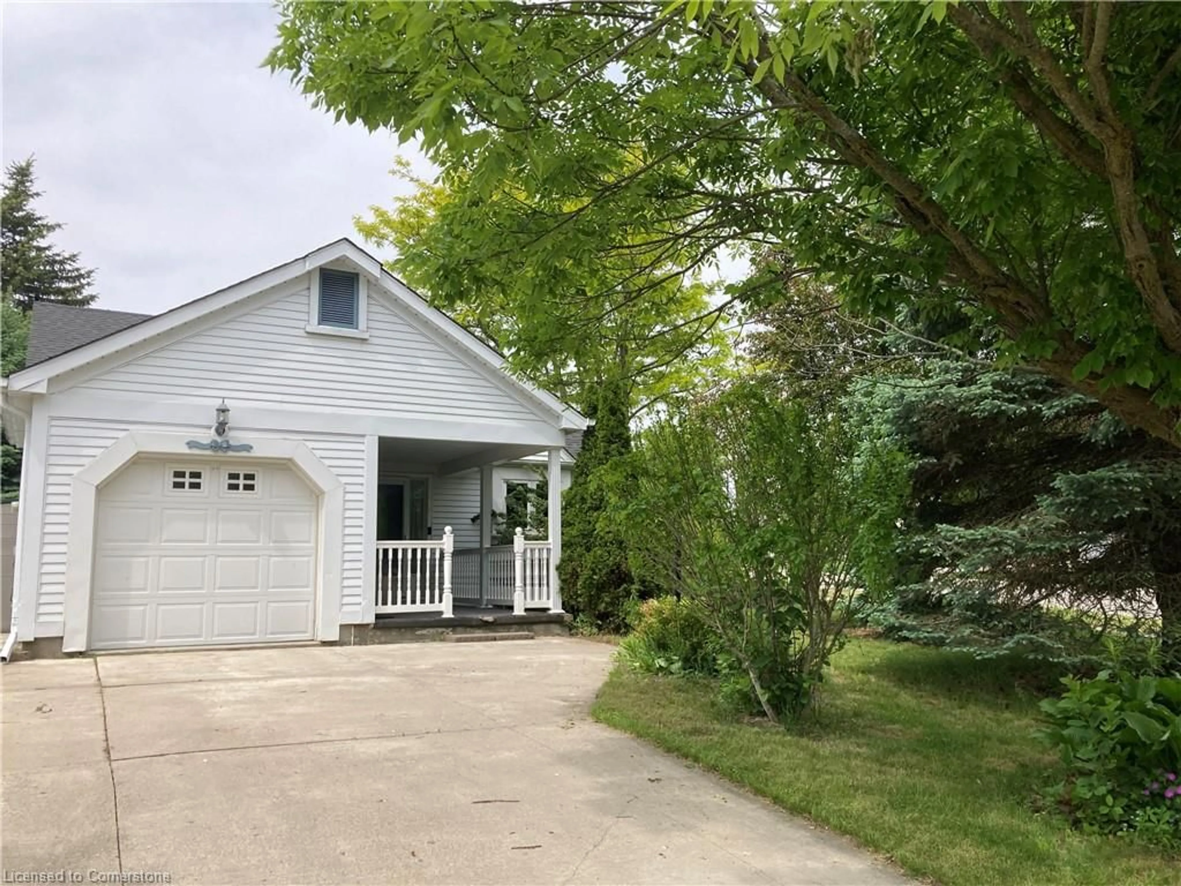 A pic from outside/outdoor area/front of a property/back of a property/a pic from drone, street for 209 Haldane Crt, Waterloo Ontario N2T 1T6