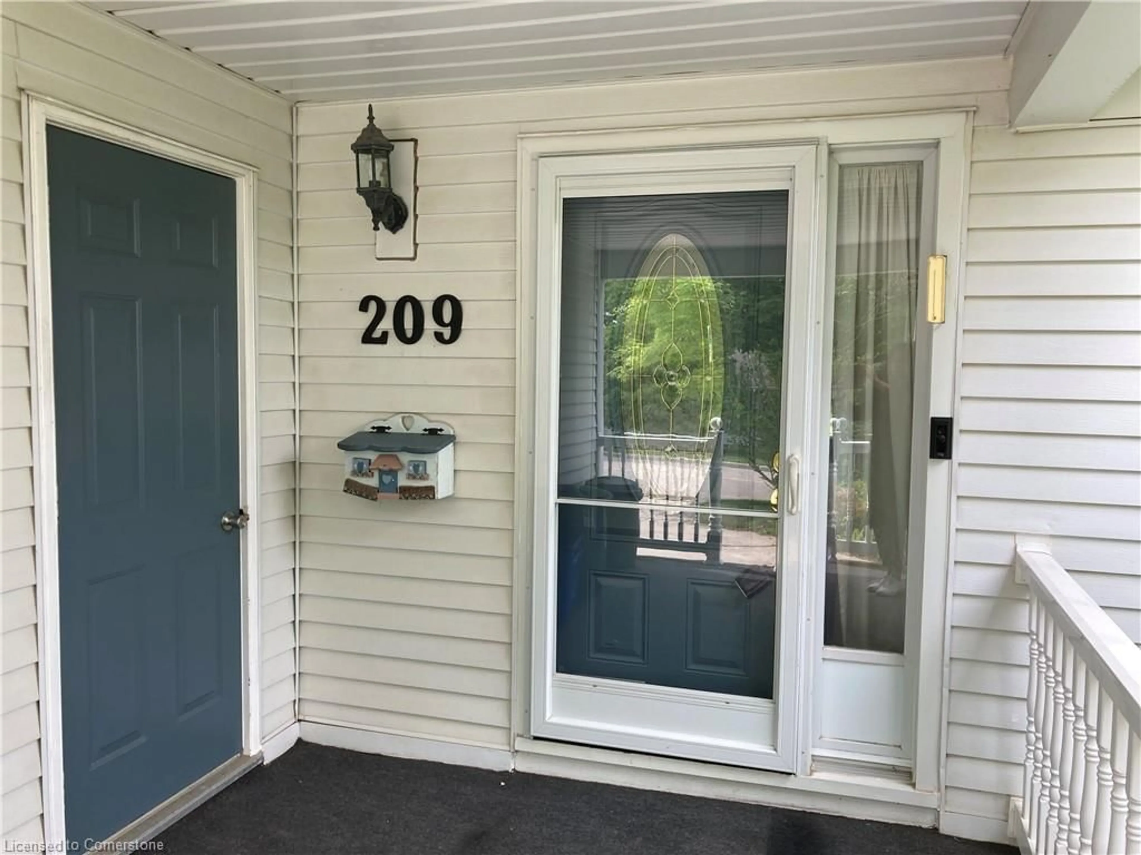 Indoor entryway for 209 Haldane Crt, Waterloo Ontario N2T 1T6