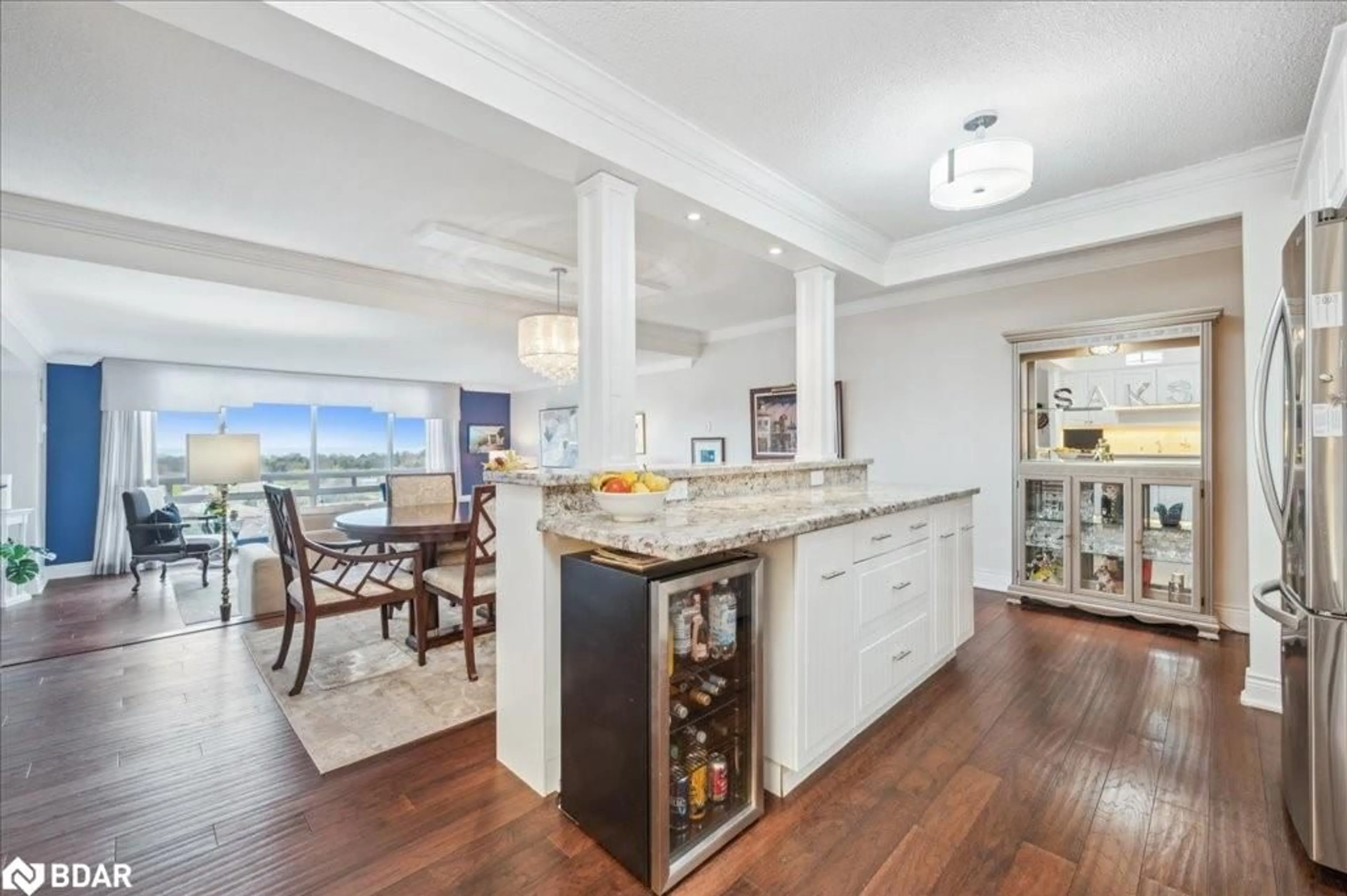 Open concept kitchen, ceramic/tile floor for 2175 Marine Dr #1102, Oakville Ontario L6L 5L5