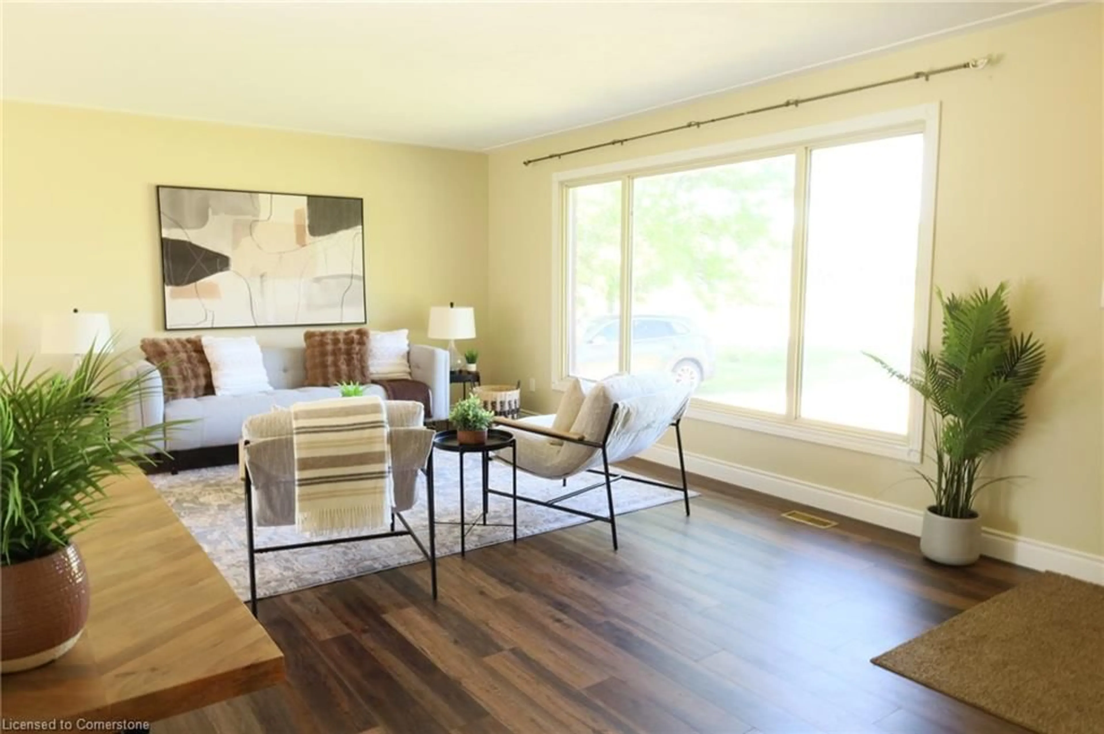 Living room with furniture, wood/laminate floor for 539 Alberton Rd, Ancaster Ontario L0R 1A0