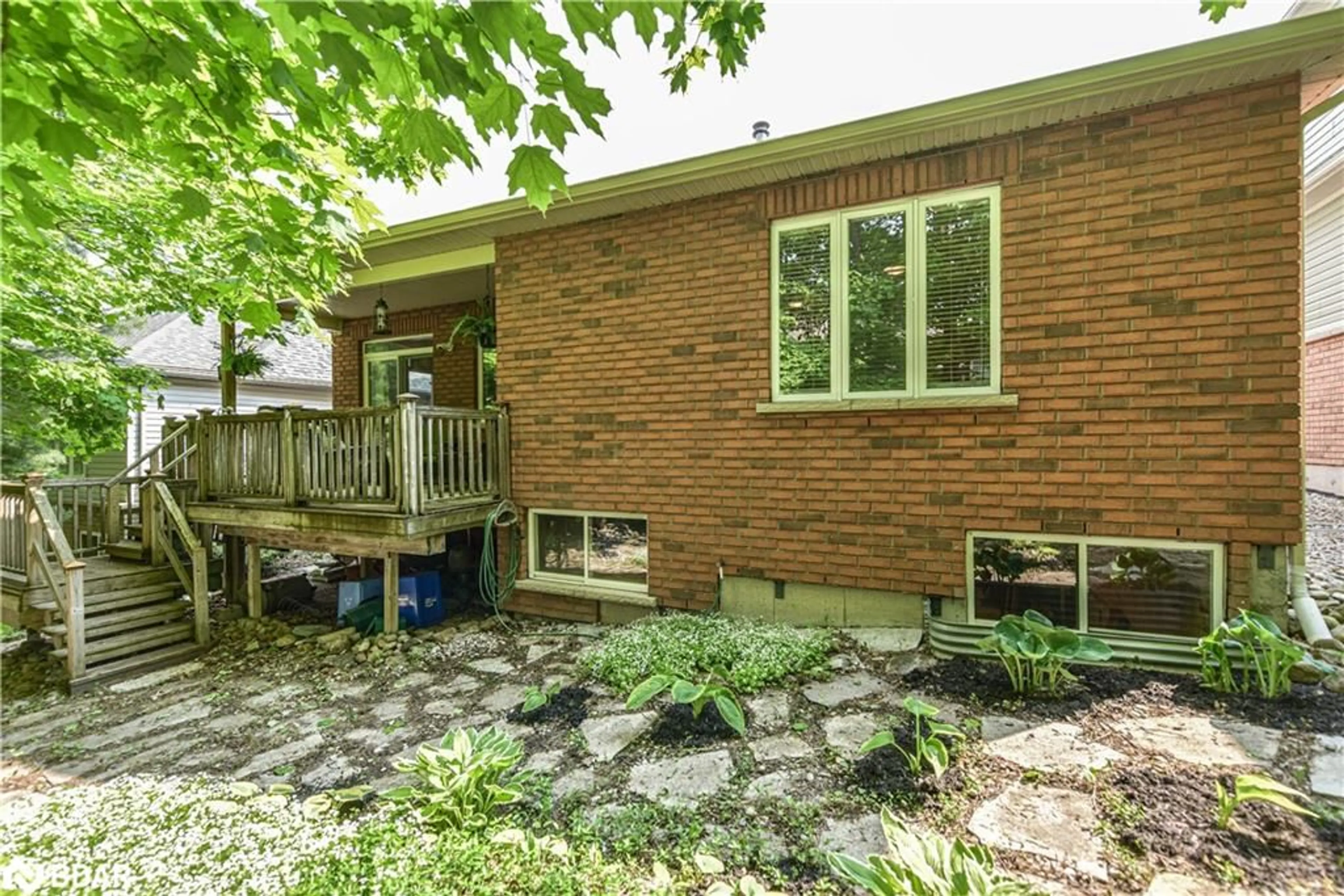 Patio, street for 37 Tanglewood Cres, Oro-Medonte Ontario L0L 2L0