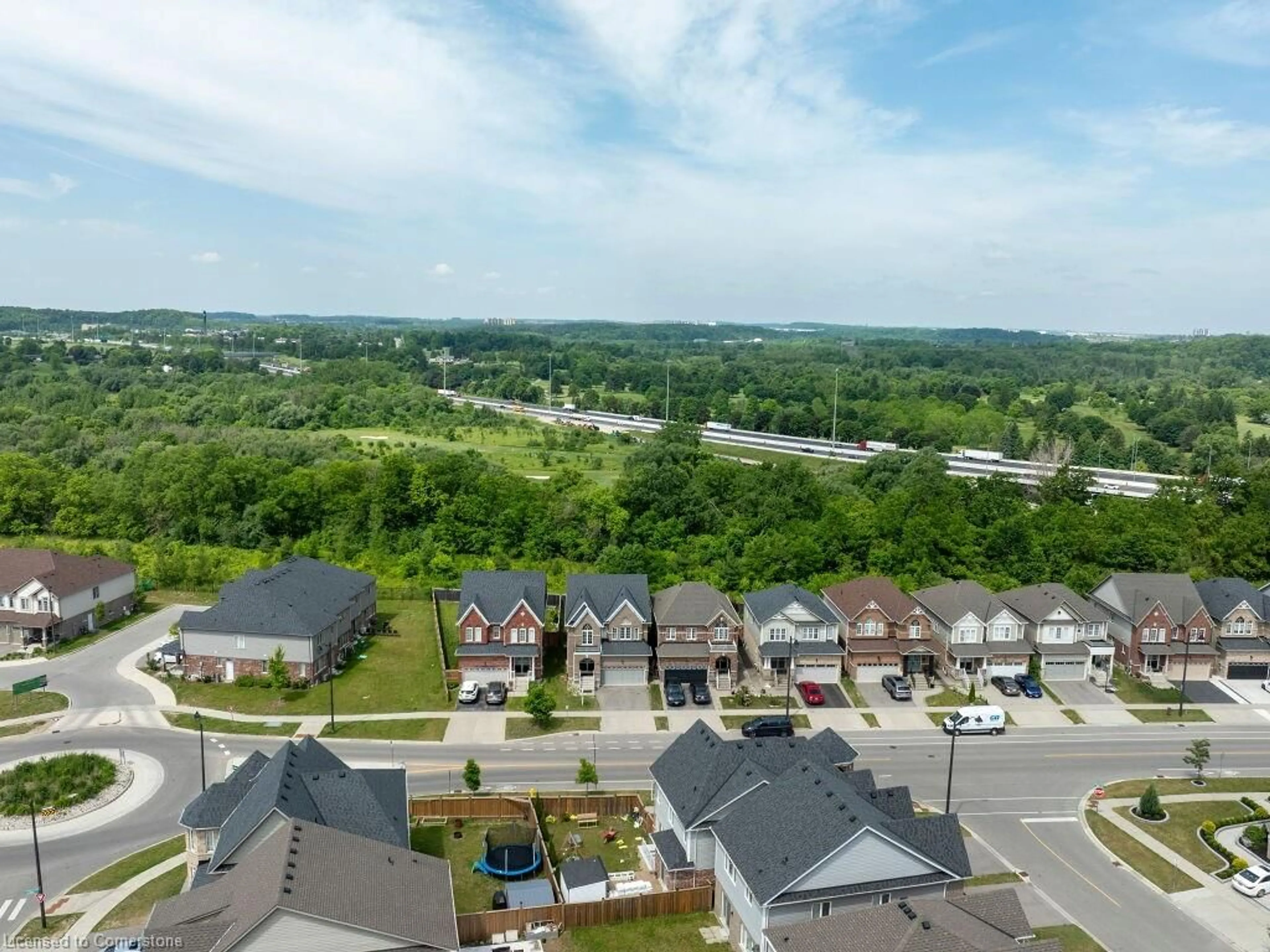 A pic from outside/outdoor area/front of a property/back of a property/a pic from drone, mountain view for 552 Linden Dr, Cambridge Ontario N3H 5L5
