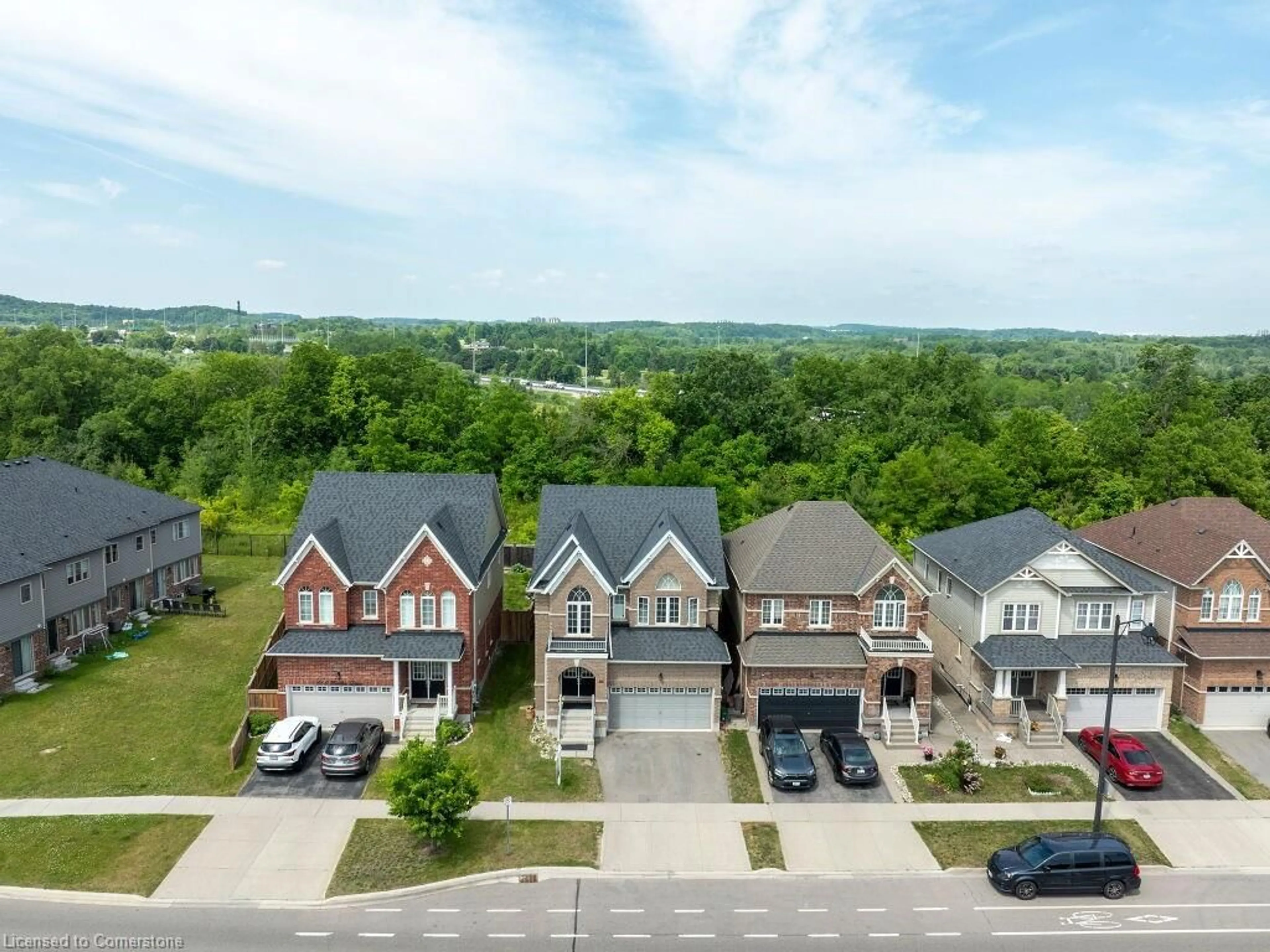 A pic from outside/outdoor area/front of a property/back of a property/a pic from drone, street for 552 Linden Dr, Cambridge Ontario N3H 5L5