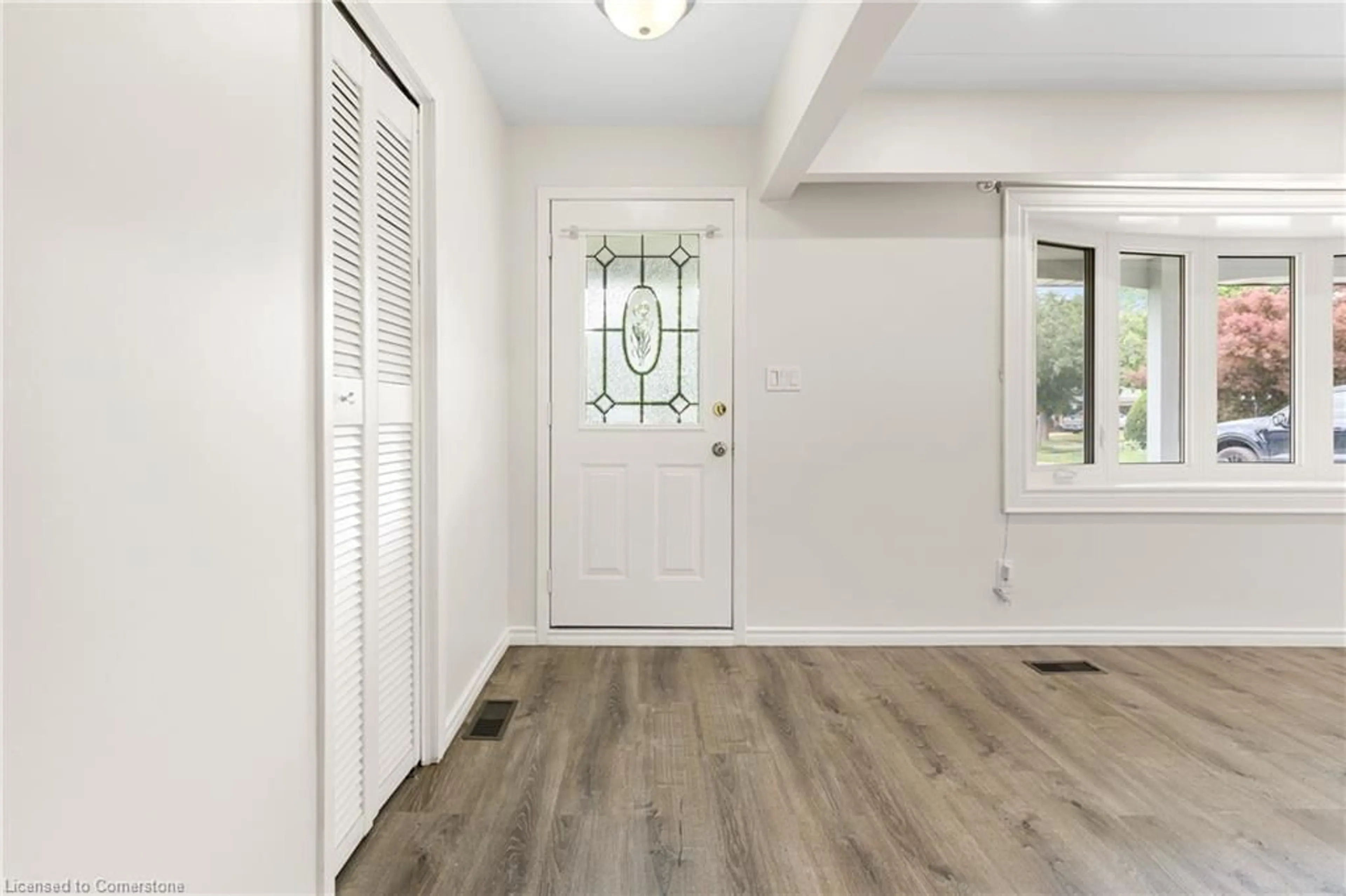 Indoor entryway for 20 Lambert Pl, Kitchener Ontario N2A 1N1